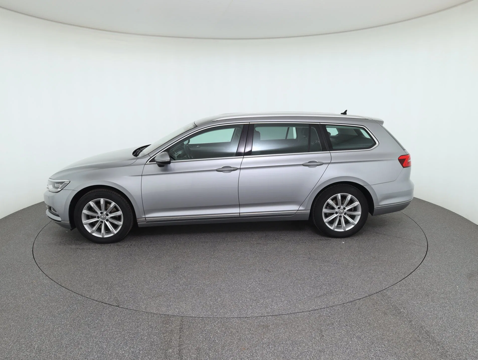 VW Passat Variant 1.6 TDI BMT Highline | Bild 9 von 31