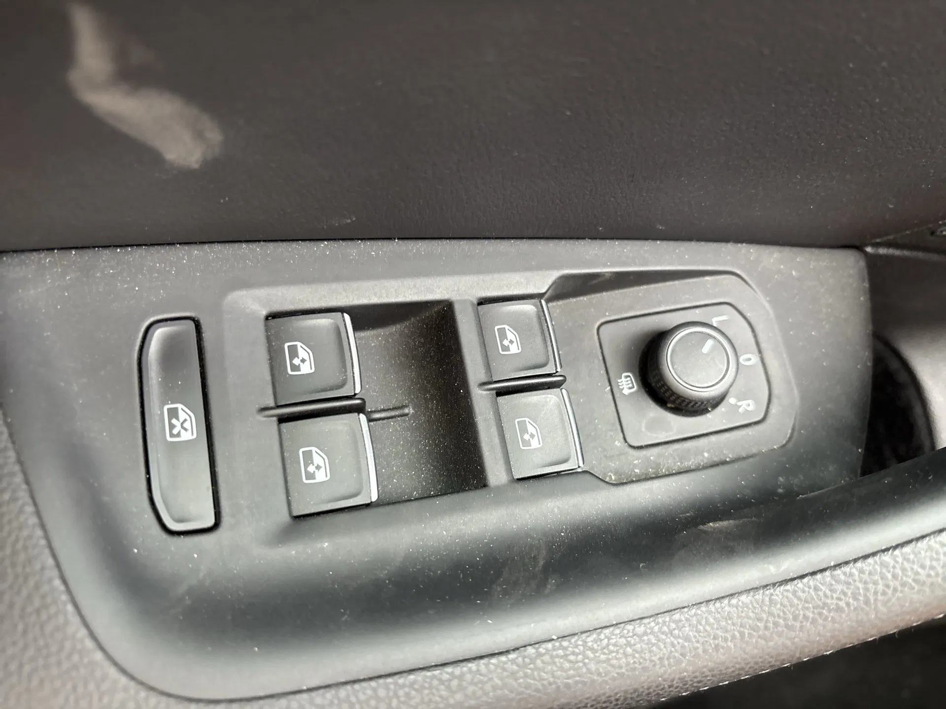 VW Passat Variant 2.0 TDI BMT Highline | Bild 30 von 31