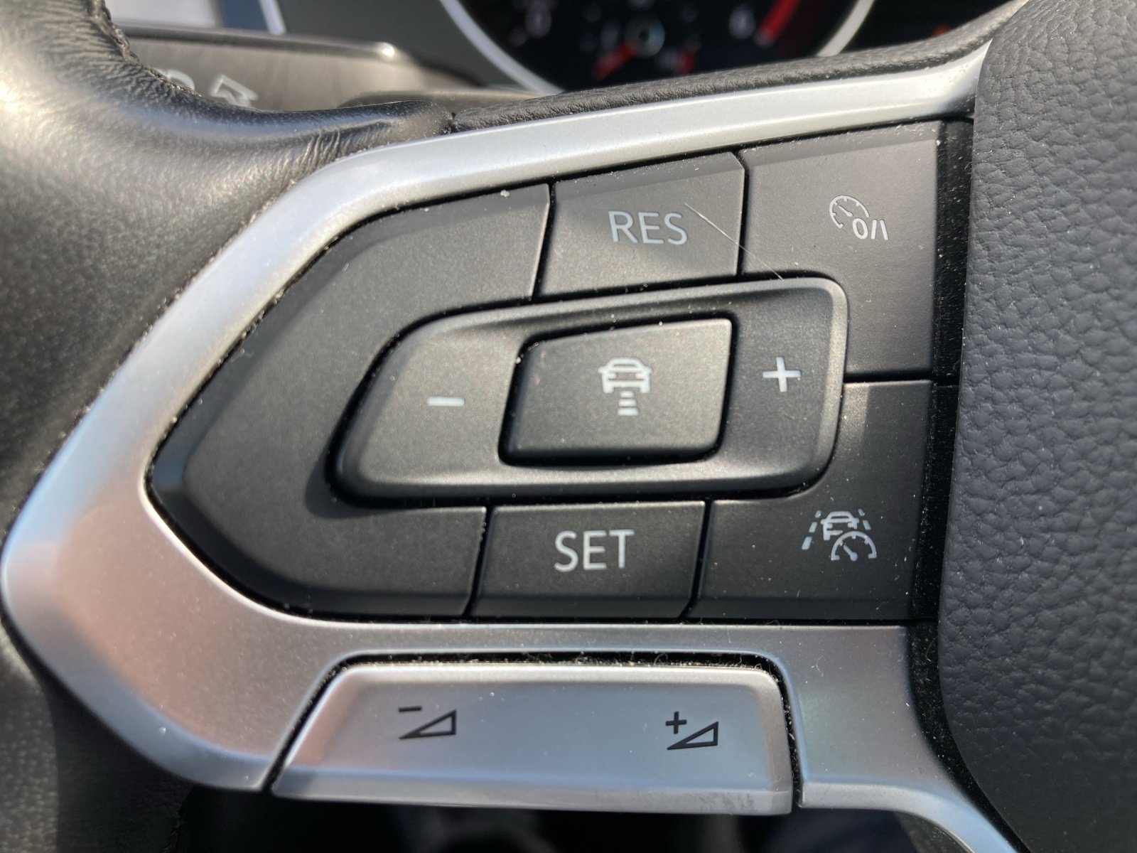 VW Passat Variant Bus. 2.0 TDI DSG | Bild 11 von 18