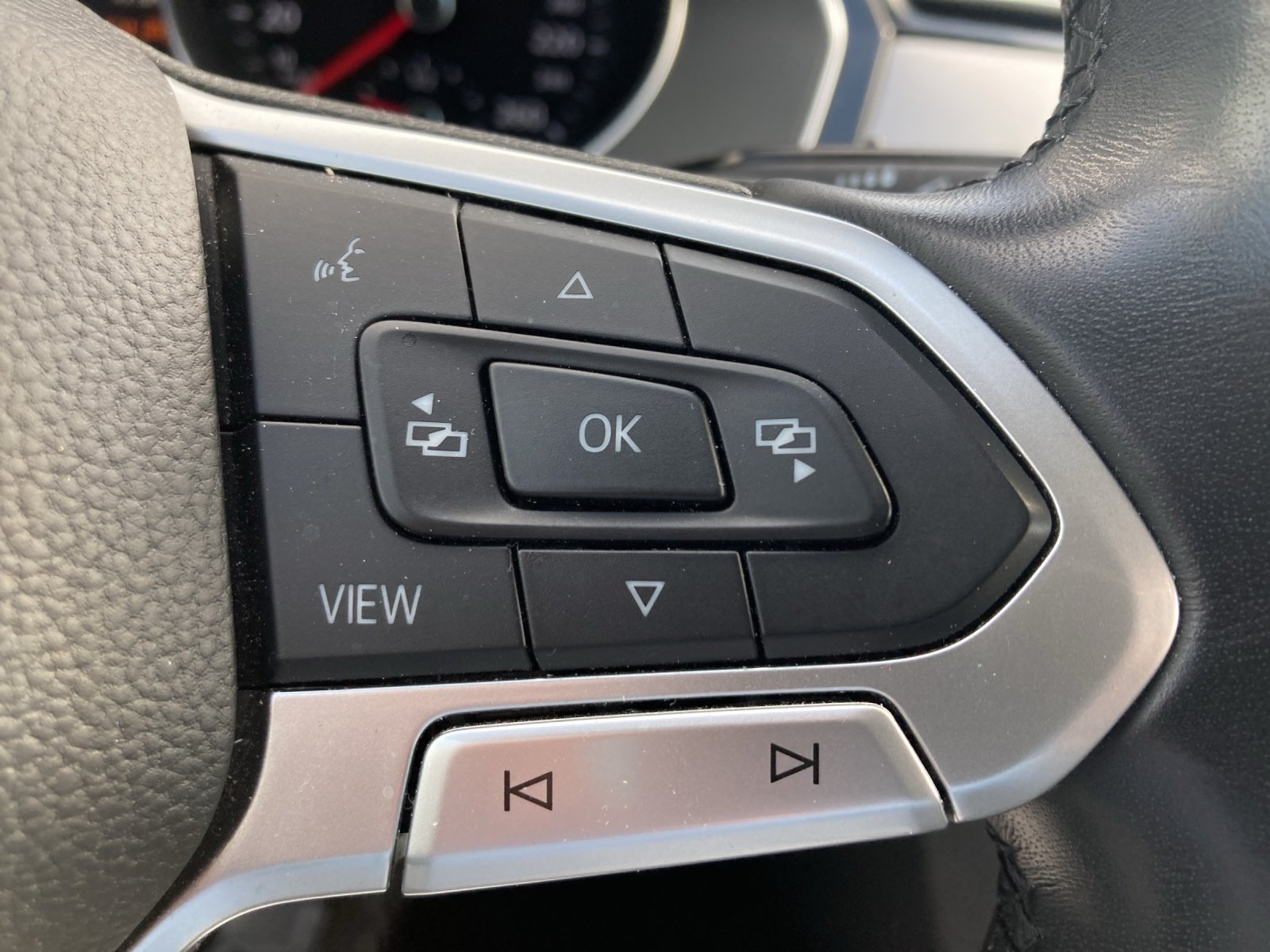 VW Passat Variant Bus. 2.0 TDI DSG | Bild 12 von 18