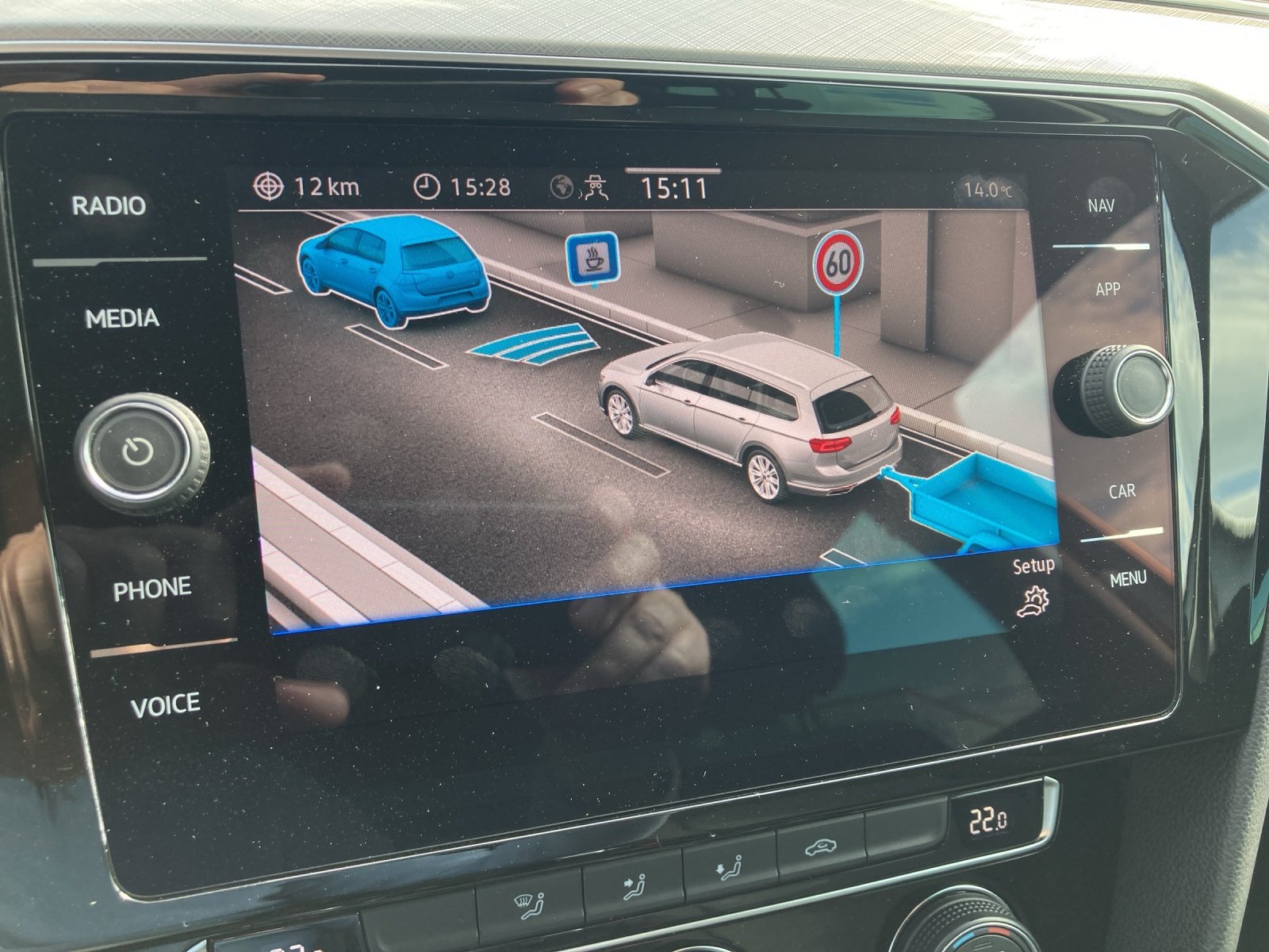 VW Passat Variant Bus. 2.0 TDI DSG | Bild 15 von 18