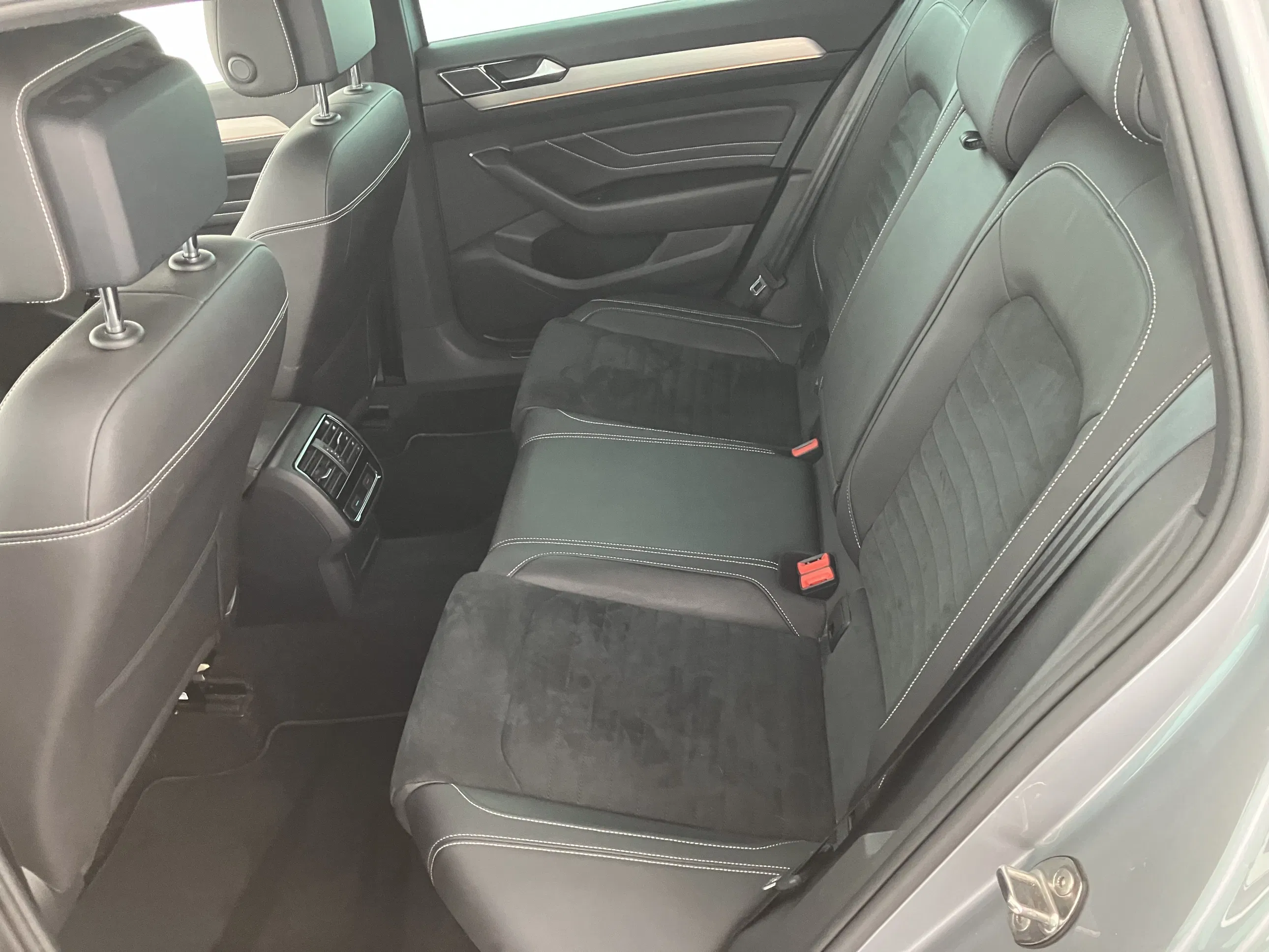 VW Passat Variant Elegance TDI DSG | Bild 12 von 28