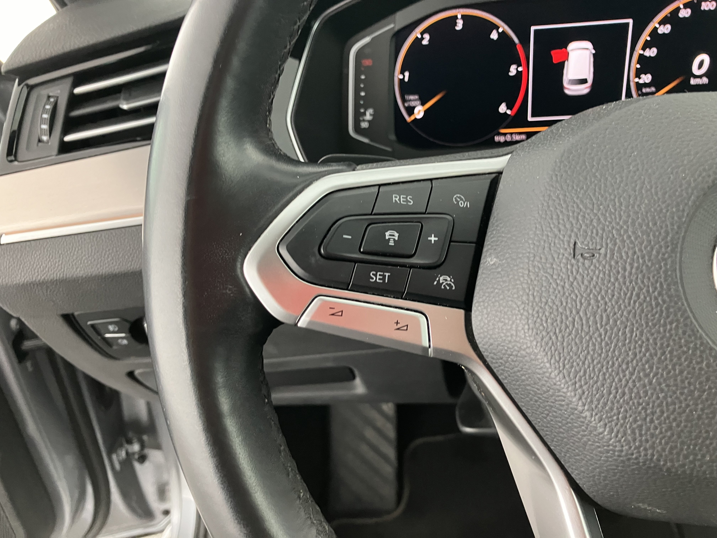 VW Passat Variant Elegance TDI DSG | Bild 17 von 28