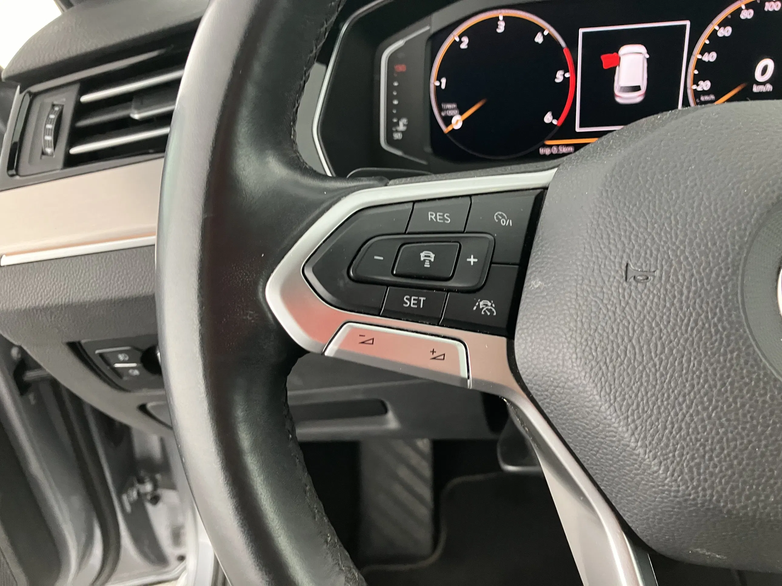 VW Passat Variant Elegance TDI DSG | Bild 17 von 28