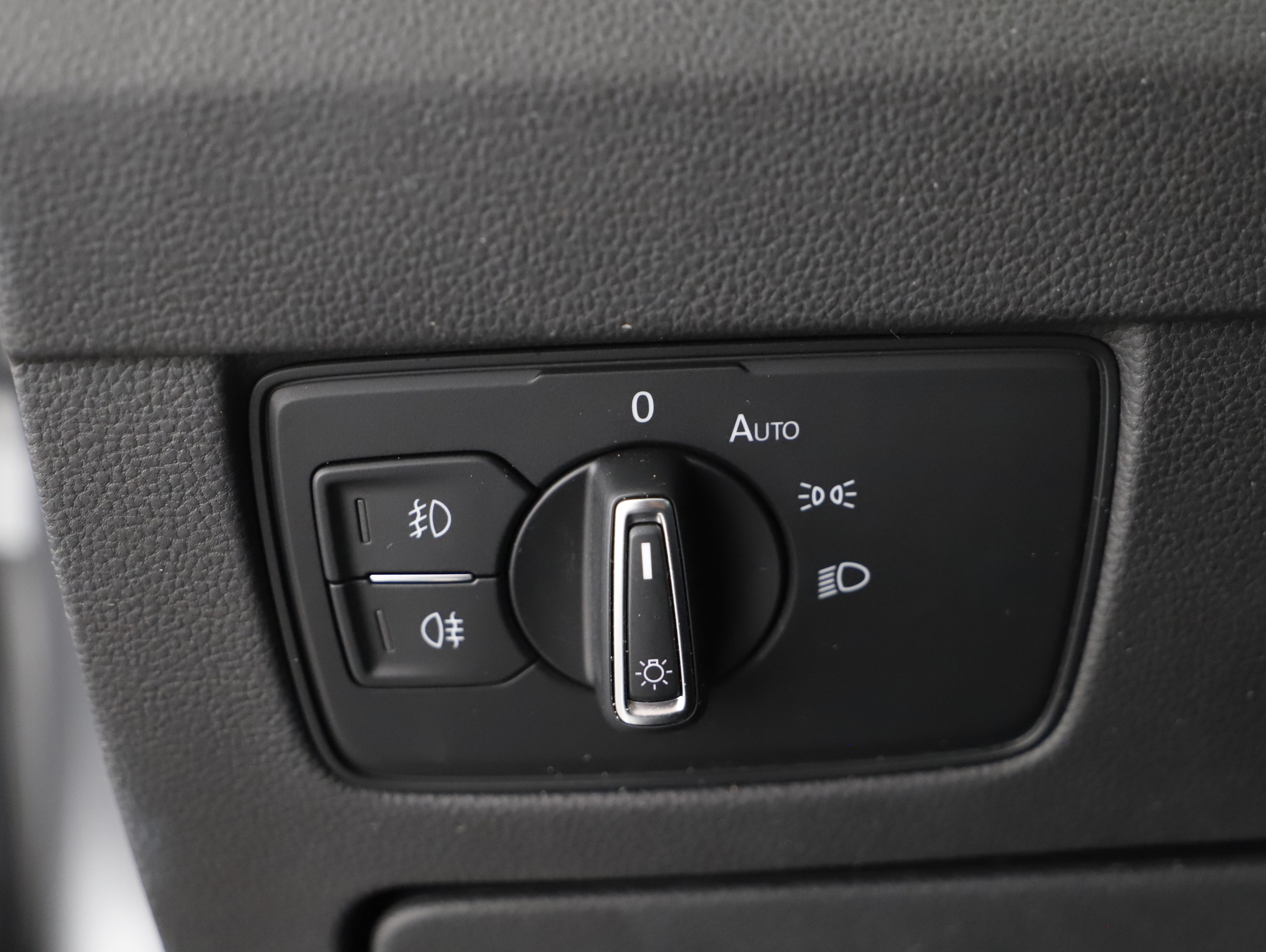 VW Passat Variant 2.0 TDI BMT Elegance | Bild 12 von 29