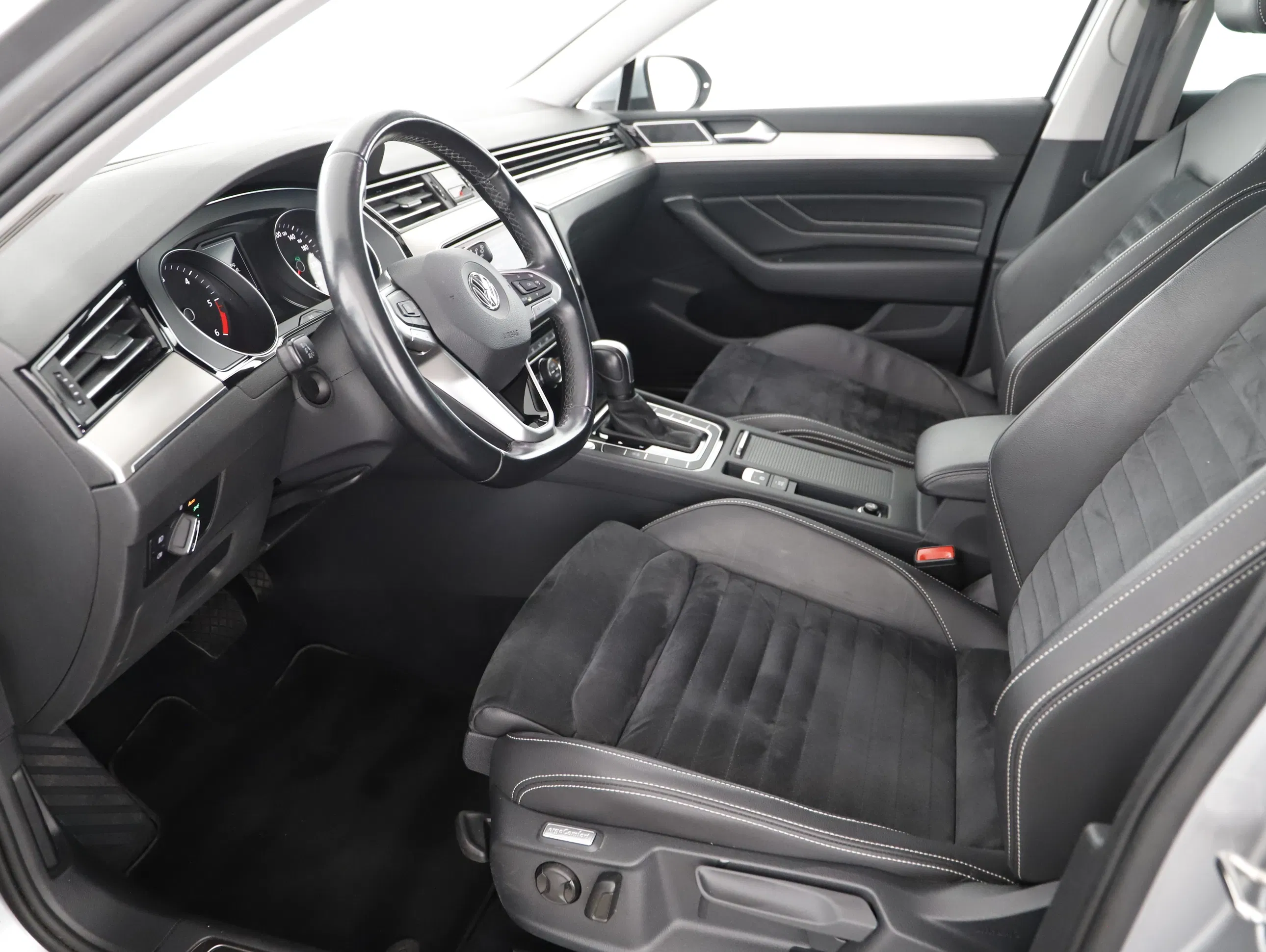 VW Passat Variant 2.0 TDI BMT Elegance | Bild 13 von 29