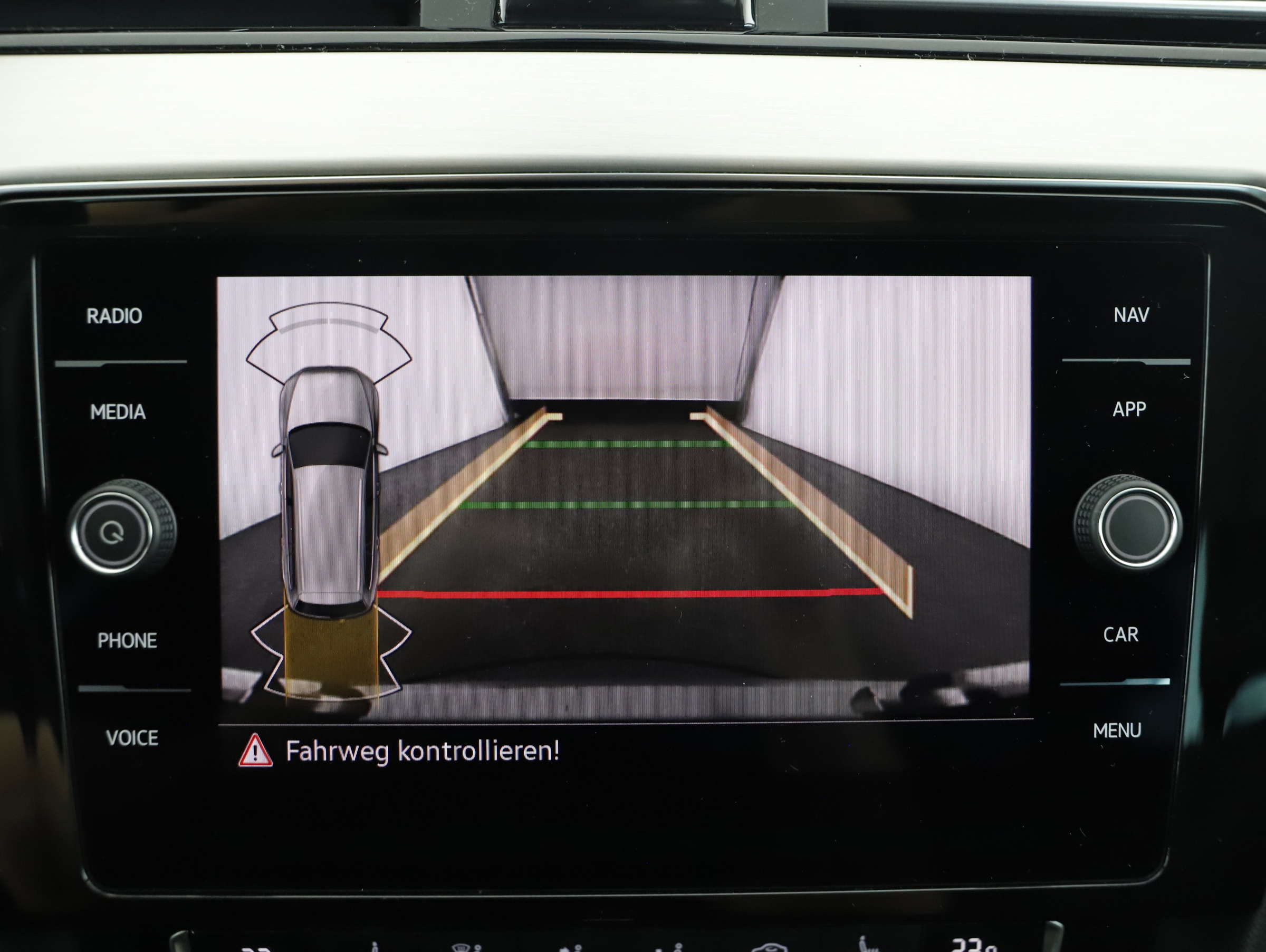 VW Passat Variant 2.0 TDI BMT Elegance | Bild 21 von 29