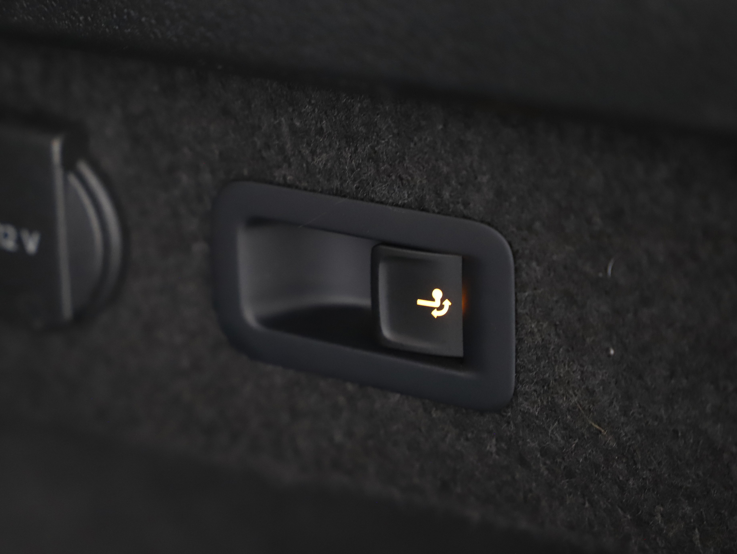 VW Passat Variant 2.0 TDI BMT Elegance | Bild 27 von 29