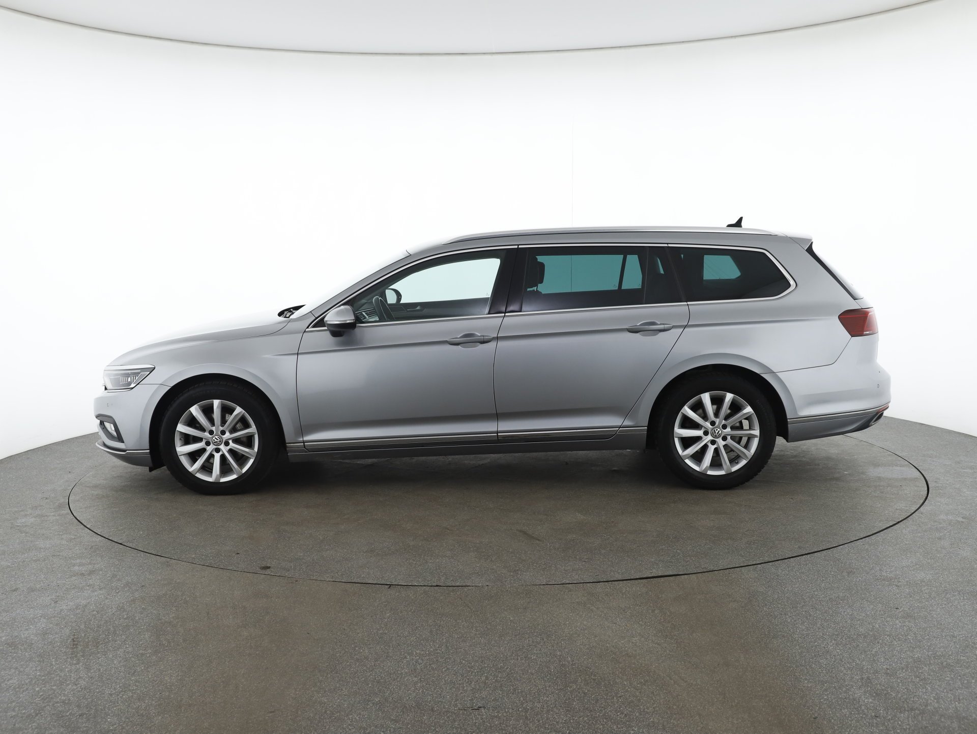 VW Passat Variant 2.0 TDI BMT Elegance | Bild 8 von 29