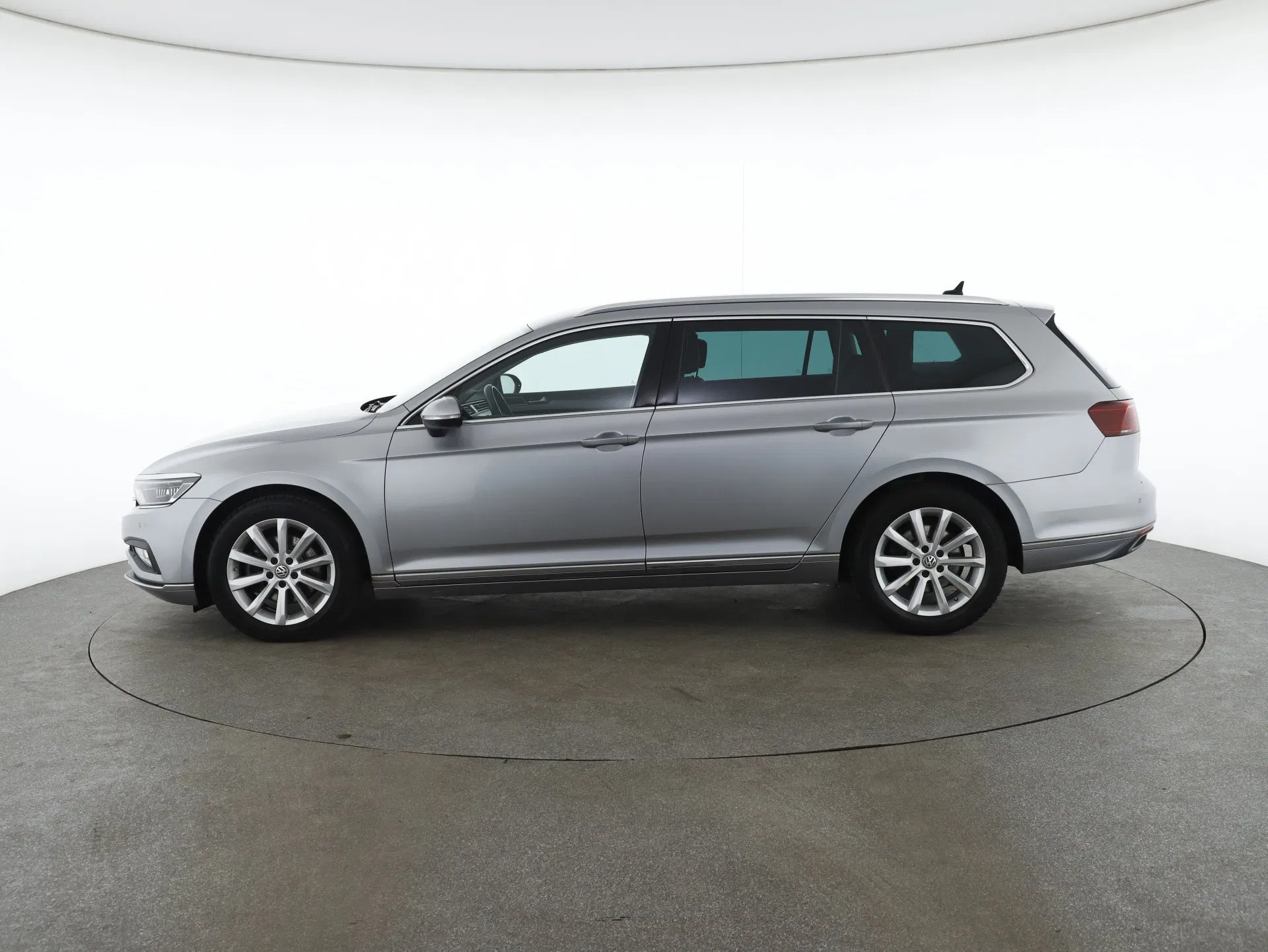 VW Passat Variant 2.0 TDI BMT Elegance | Bild 8 von 29