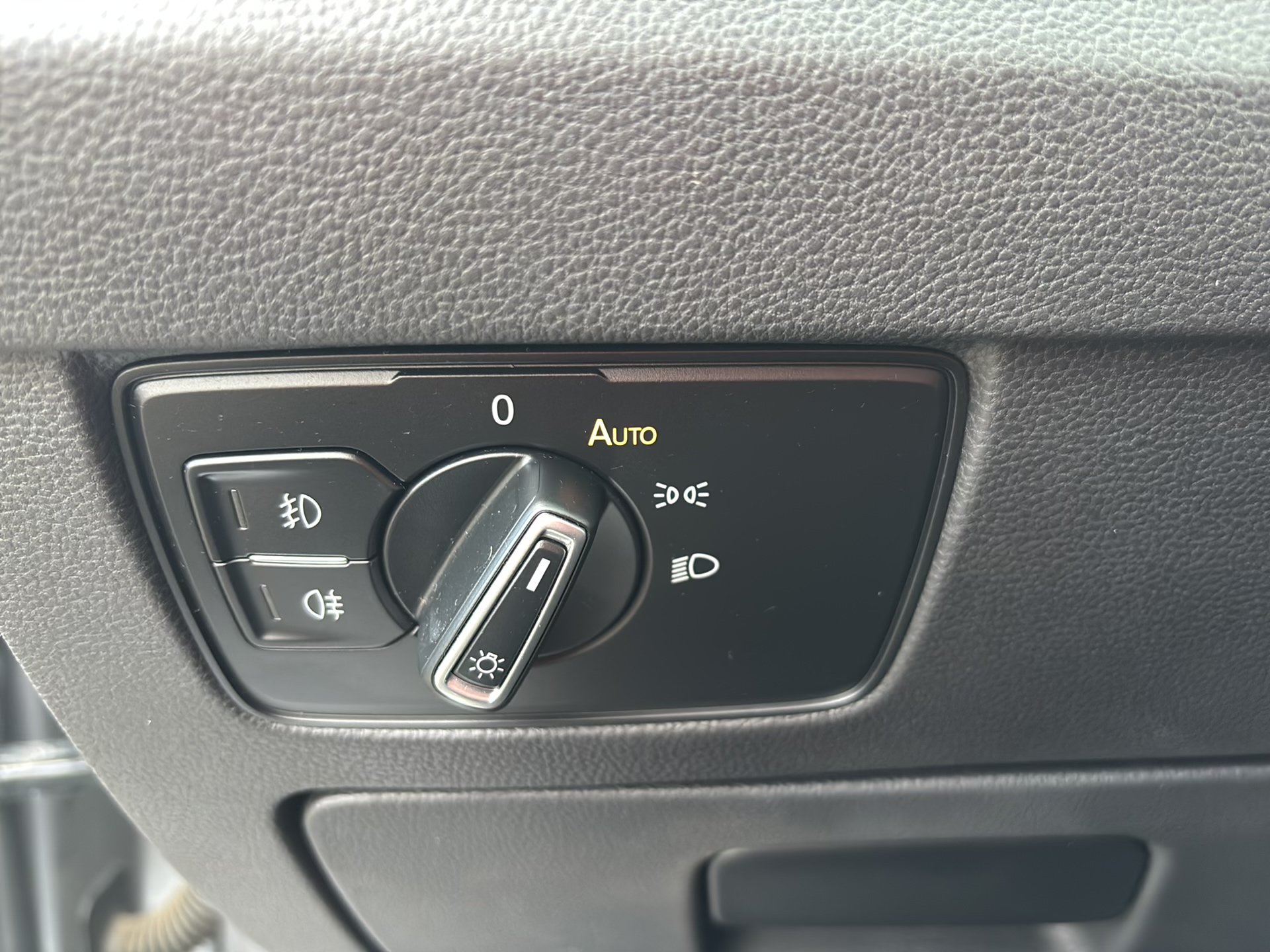 VW Passat Variant 2.0 TDI BMT Elegance | Bild 11 von 31