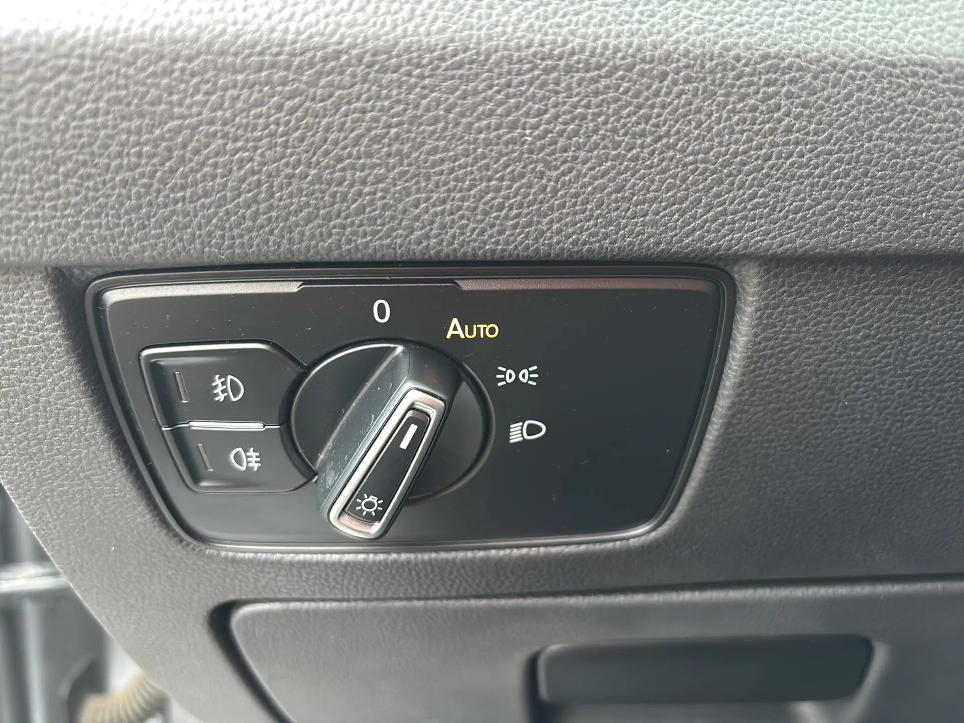 VW Passat Variant 2.0 TDI BMT Elegance | Bild 11 von 31