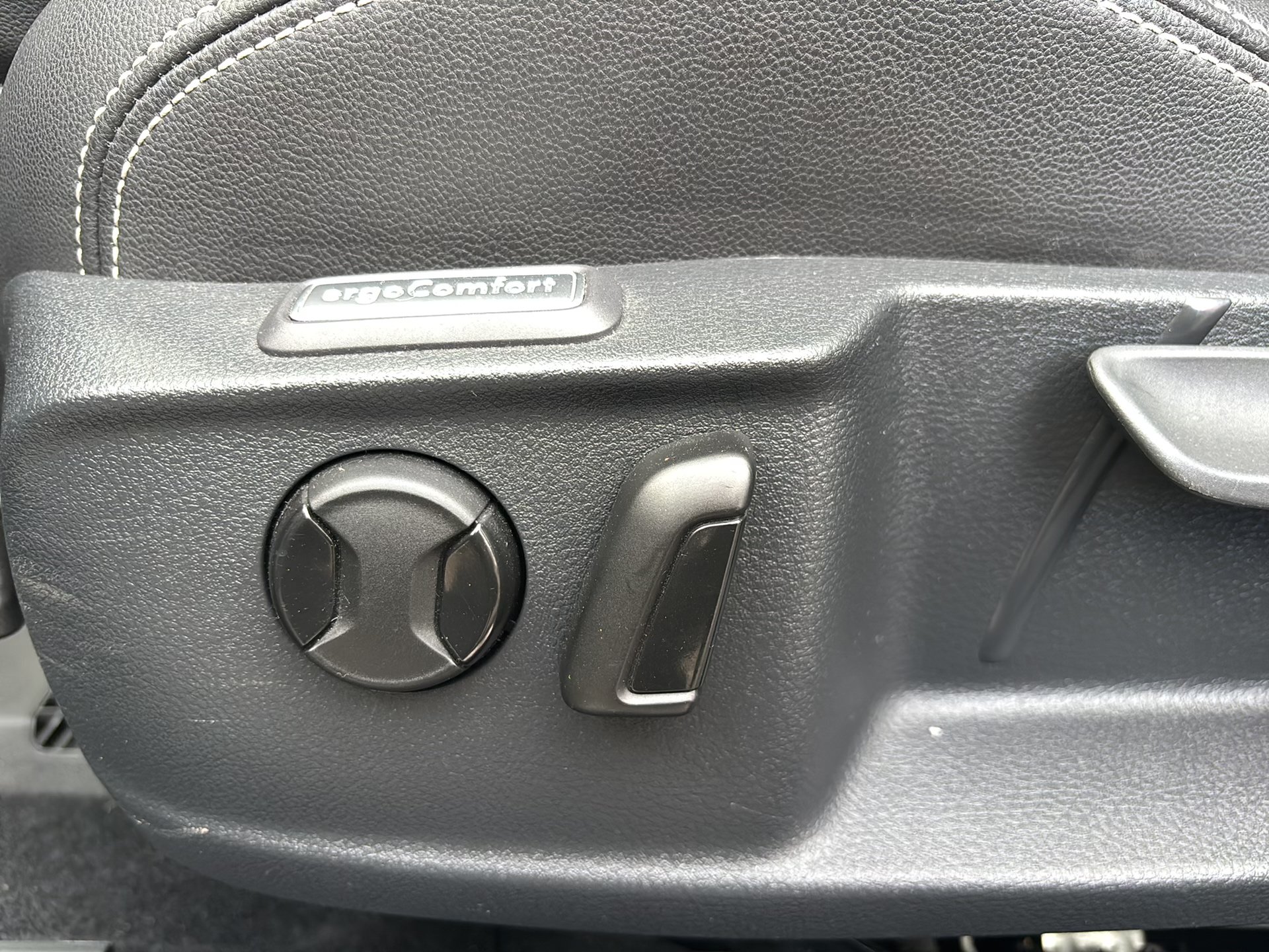 VW Passat Variant 2.0 TDI BMT Elegance | Bild 13 von 31