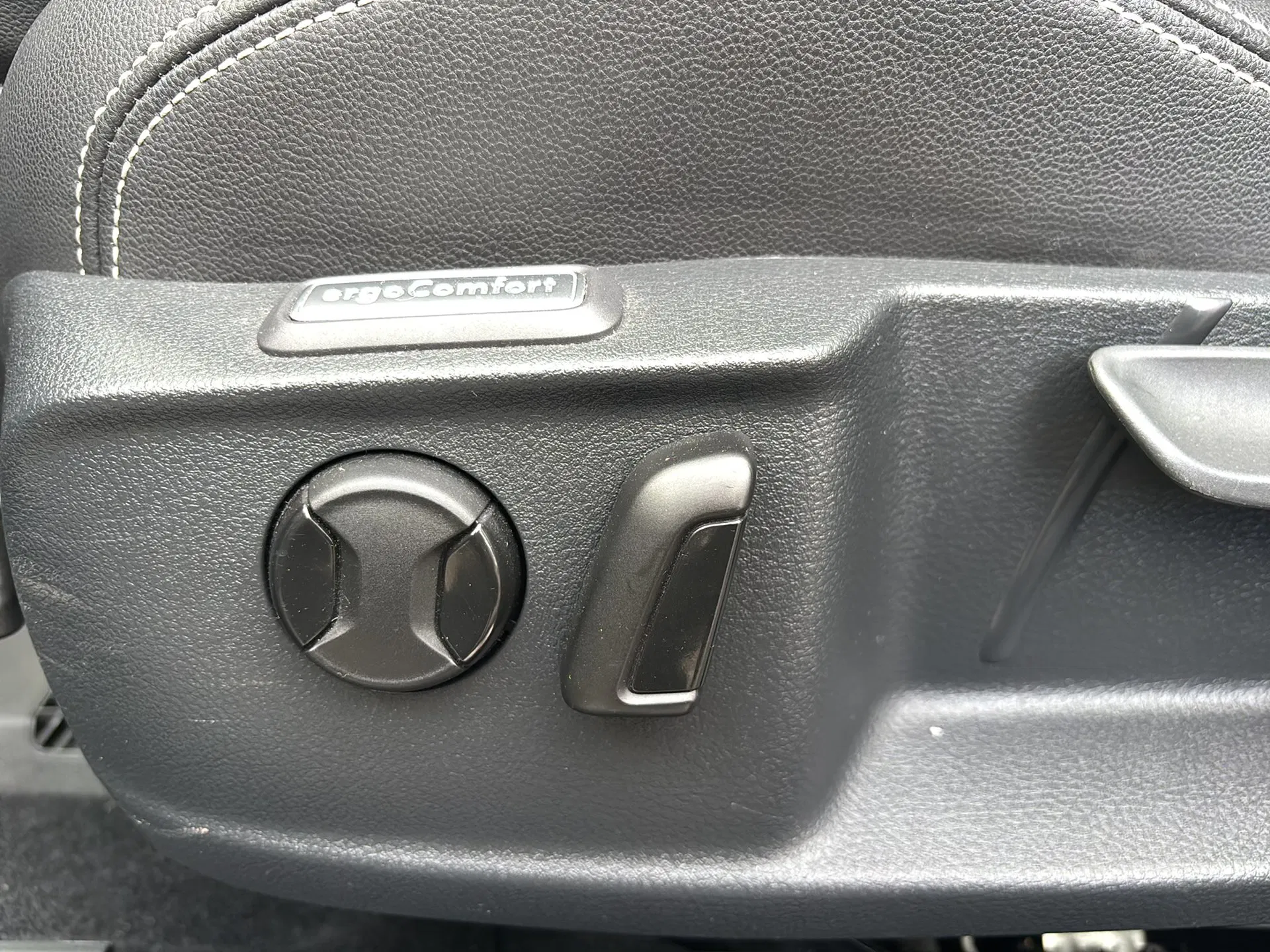 VW Passat Variant 2.0 TDI BMT Elegance | Bild 13 von 31