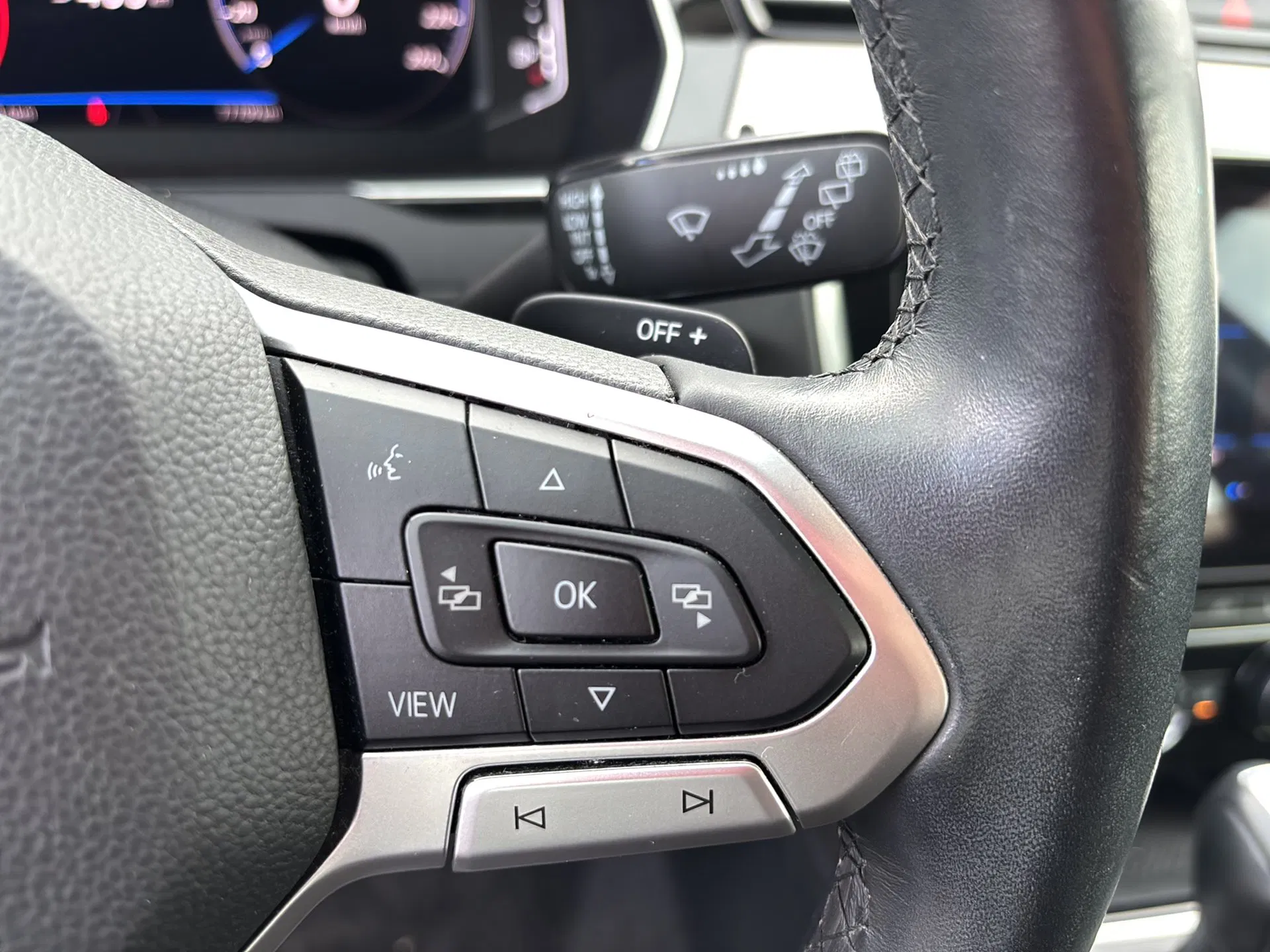 VW Passat Variant 2.0 TDI BMT Elegance | Bild 18 von 31