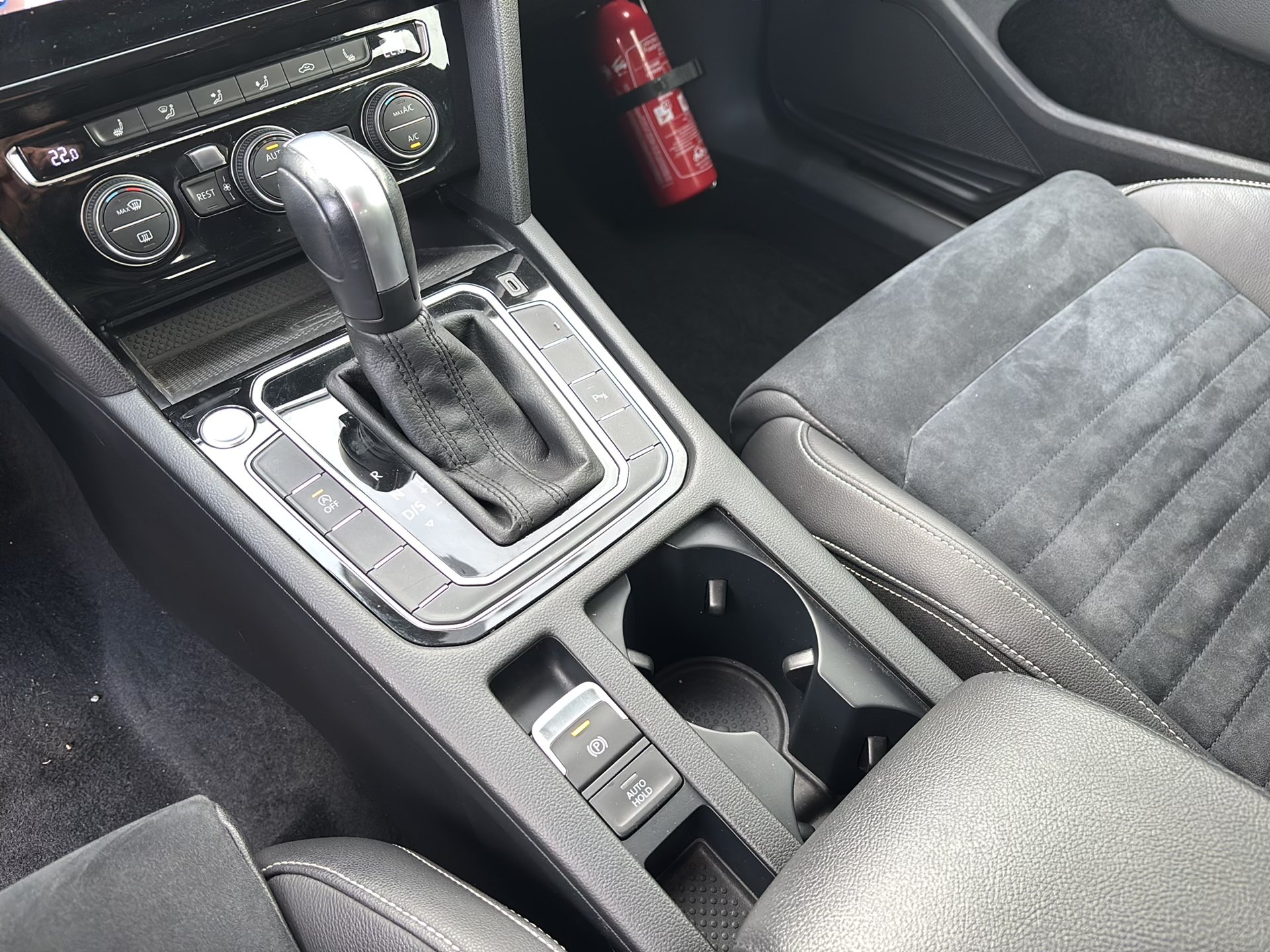 VW Passat Variant 2.0 TDI BMT Elegance | Bild 23 von 31