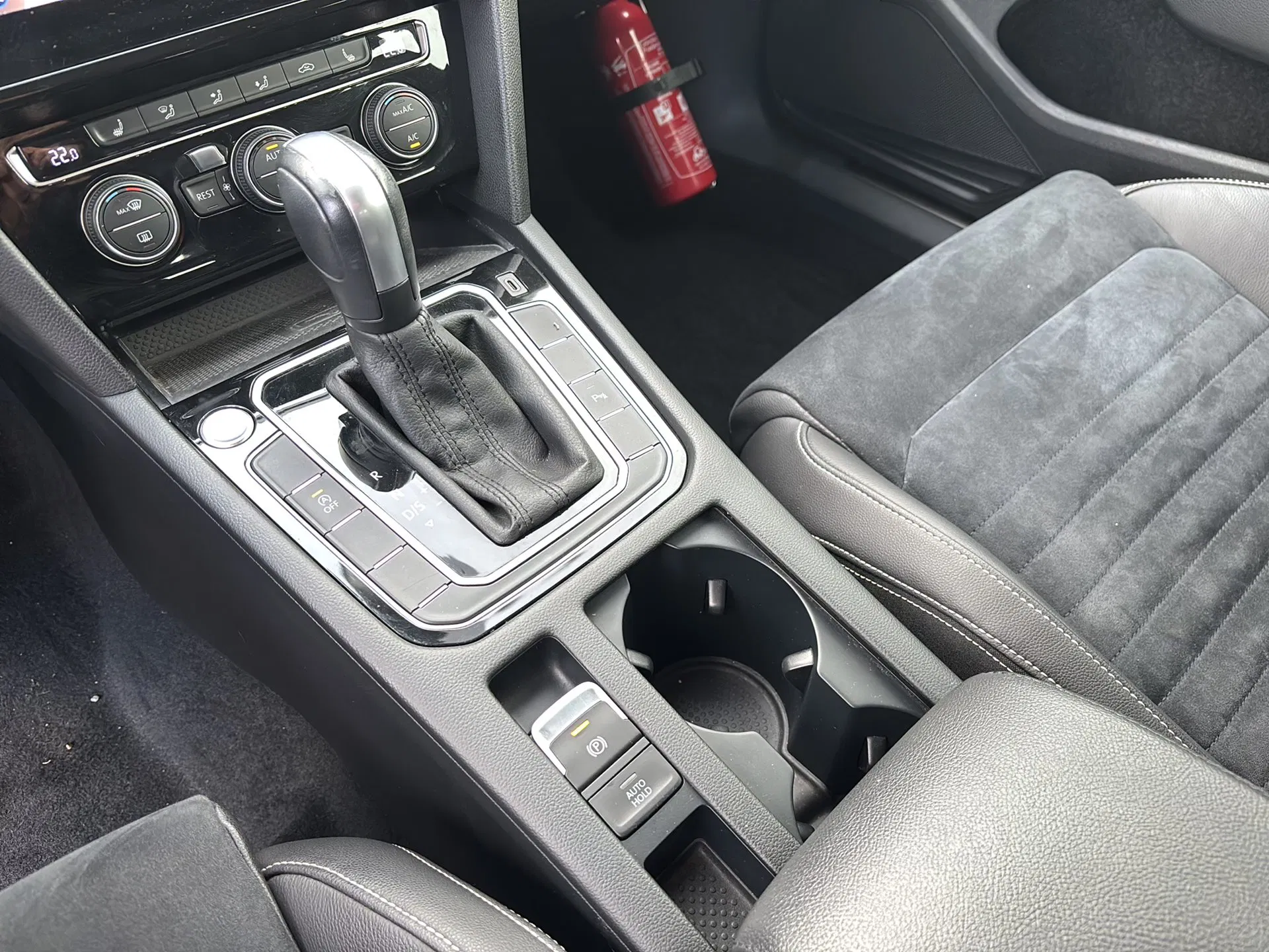 VW Passat Variant 2.0 TDI BMT Elegance | Bild 23 von 31