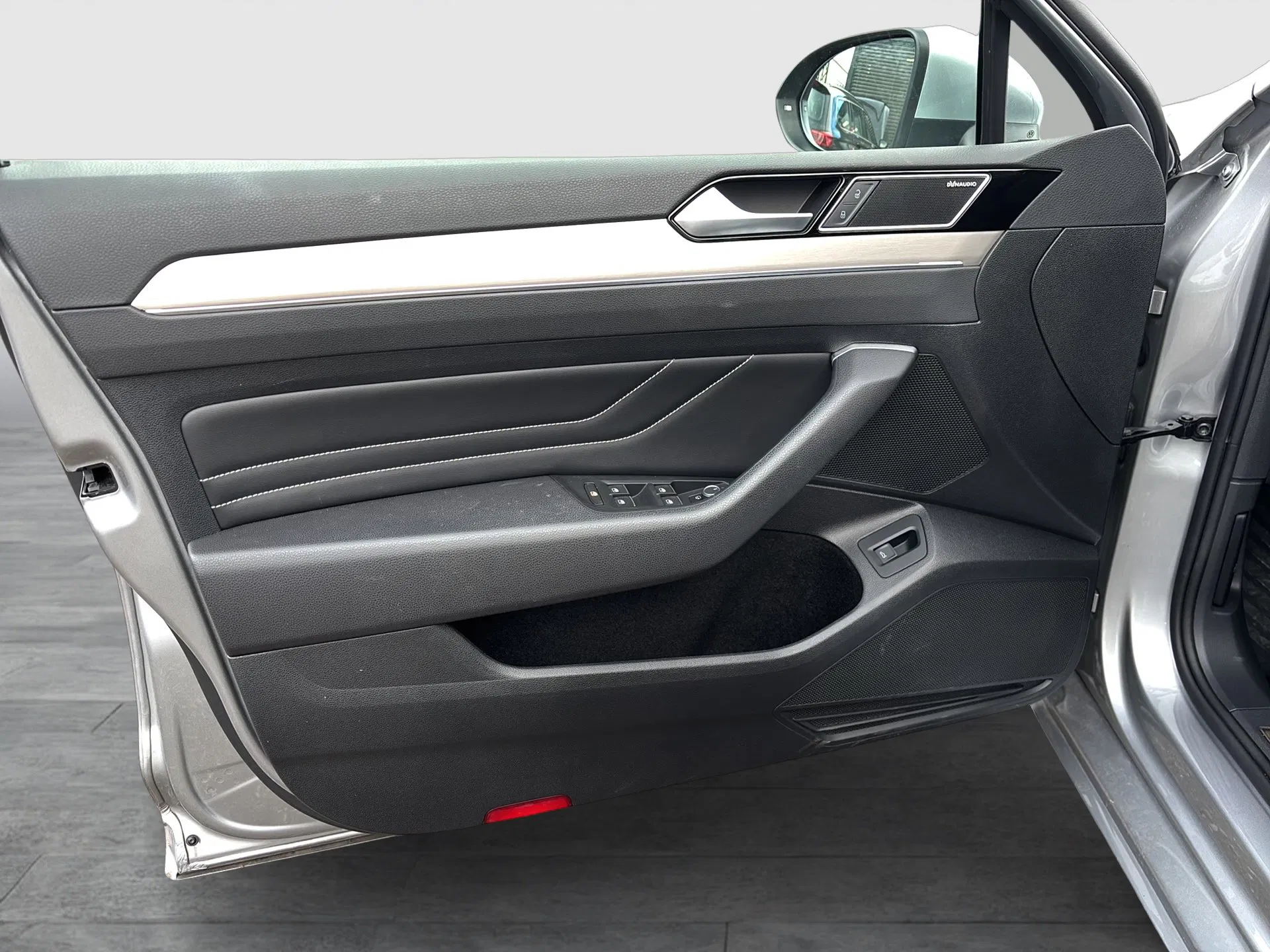 VW Passat Variant 2.0 TDI BMT Elegance | Bild 9 von 31