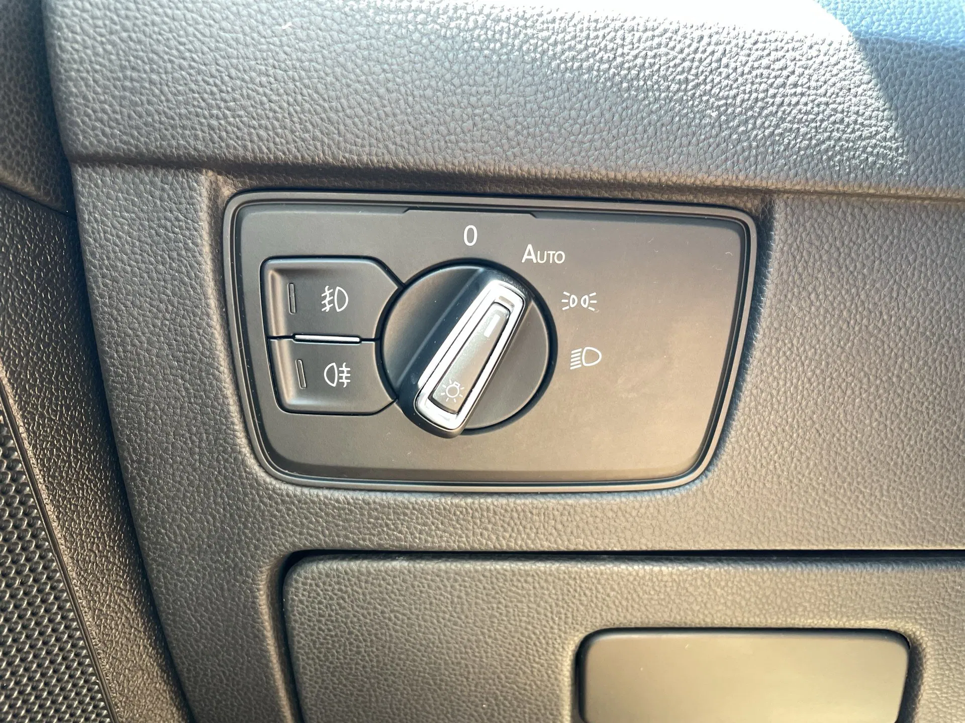 VW Passat Variant 2.0 TDI BMT Elegance | Bild 12 von 31