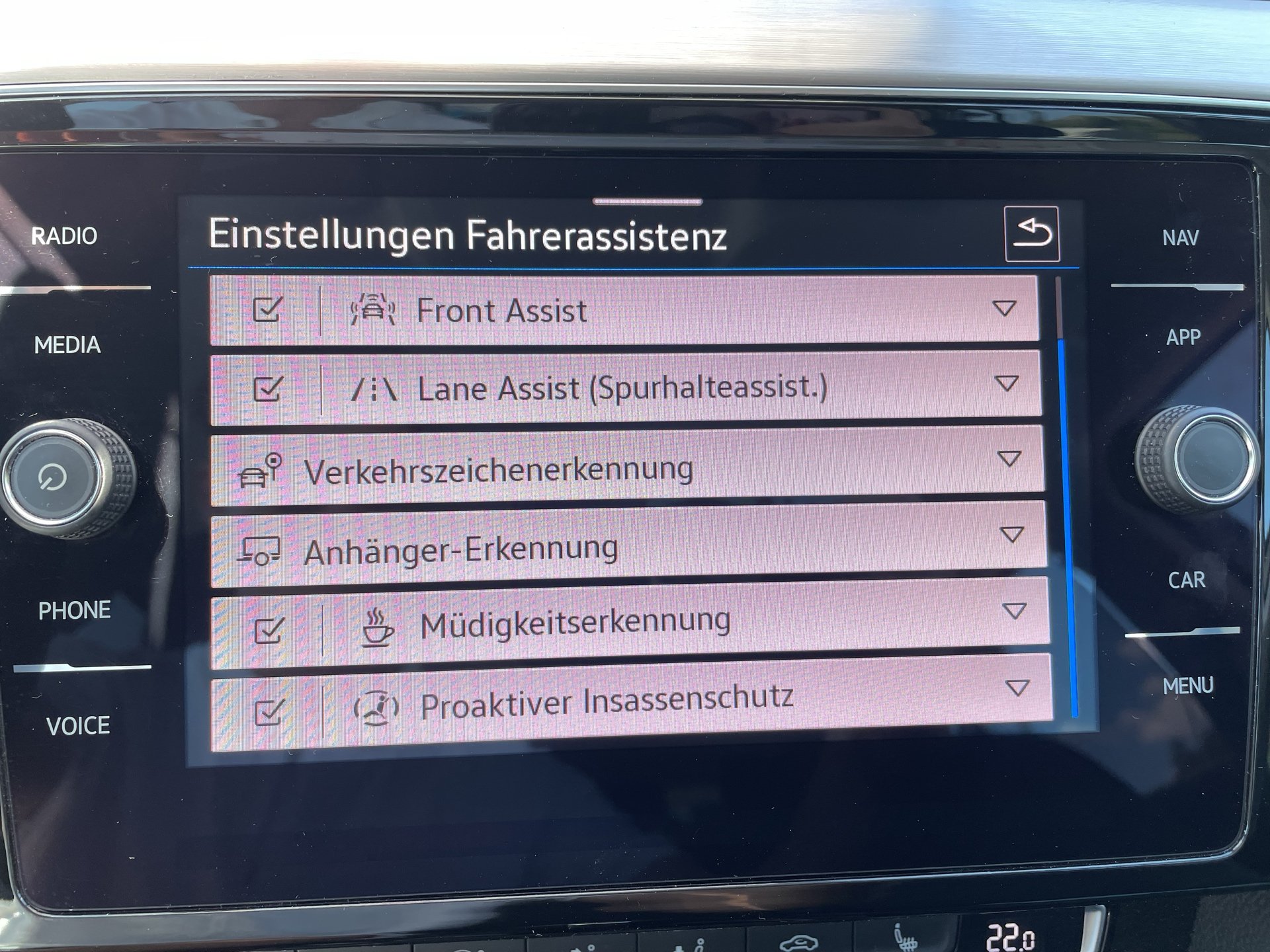 VW Passat Variant 2.0 TDI BMT Elegance | Bild 16 von 31