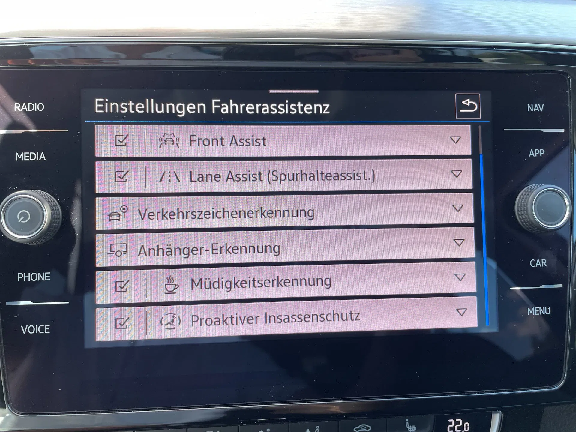 VW Passat Variant 2.0 TDI BMT Elegance | Bild 16 von 31