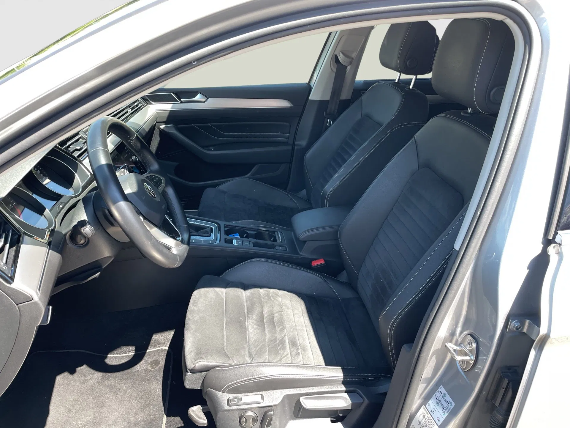 VW Passat Variant 2.0 TDI BMT Elegance | Bild 18 von 31