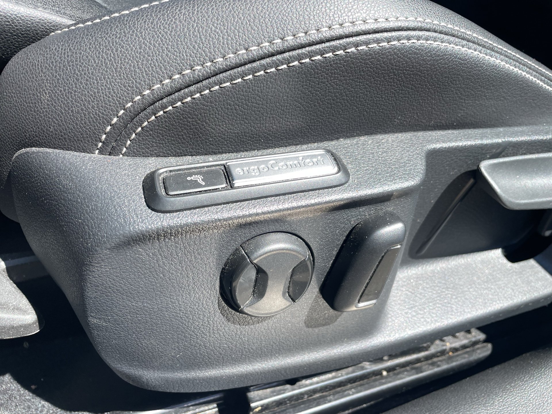 VW Passat Variant 2.0 TDI BMT Elegance | Bild 19 von 31