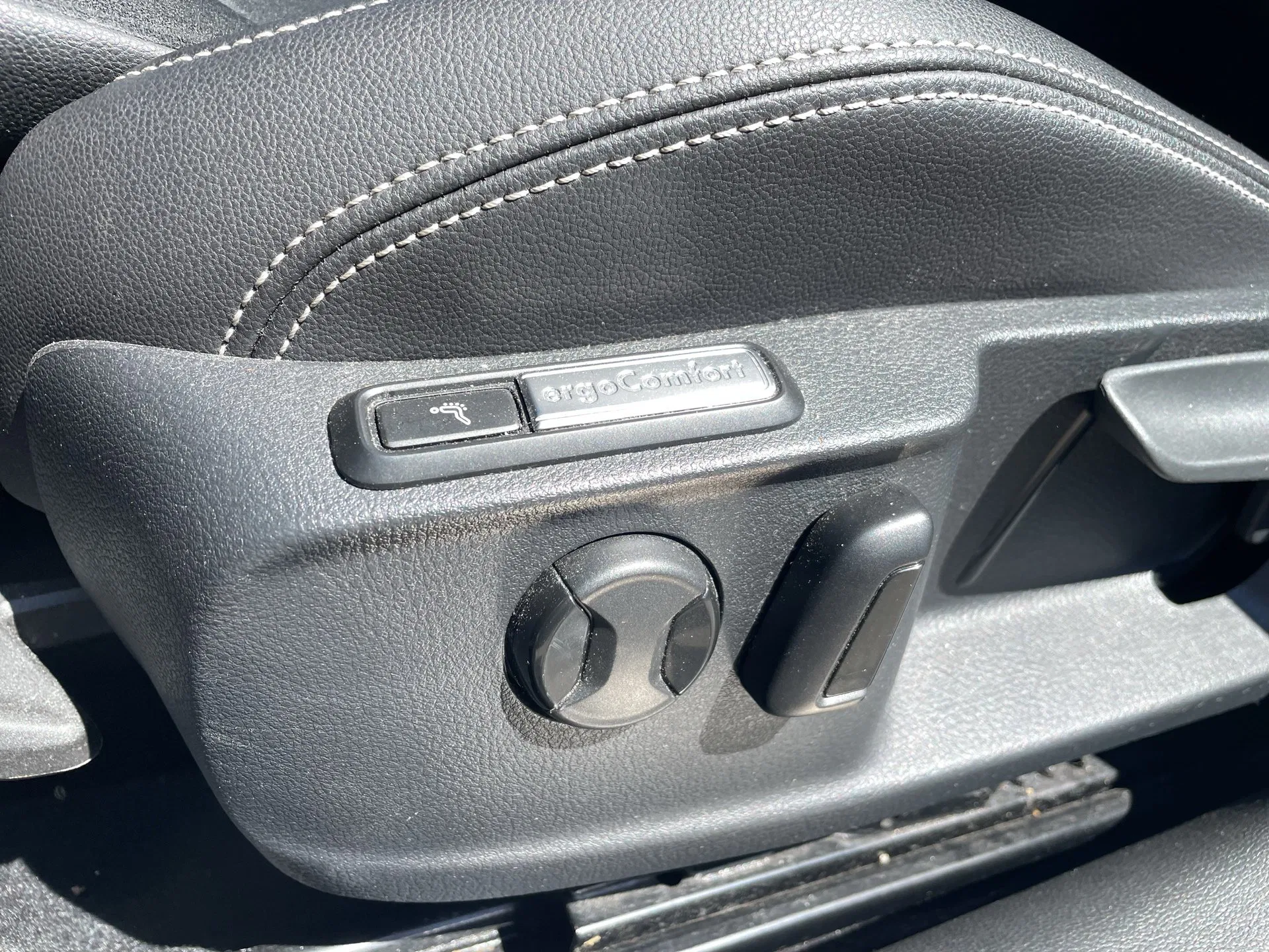 VW Passat Variant 2.0 TDI BMT Elegance | Bild 19 von 31