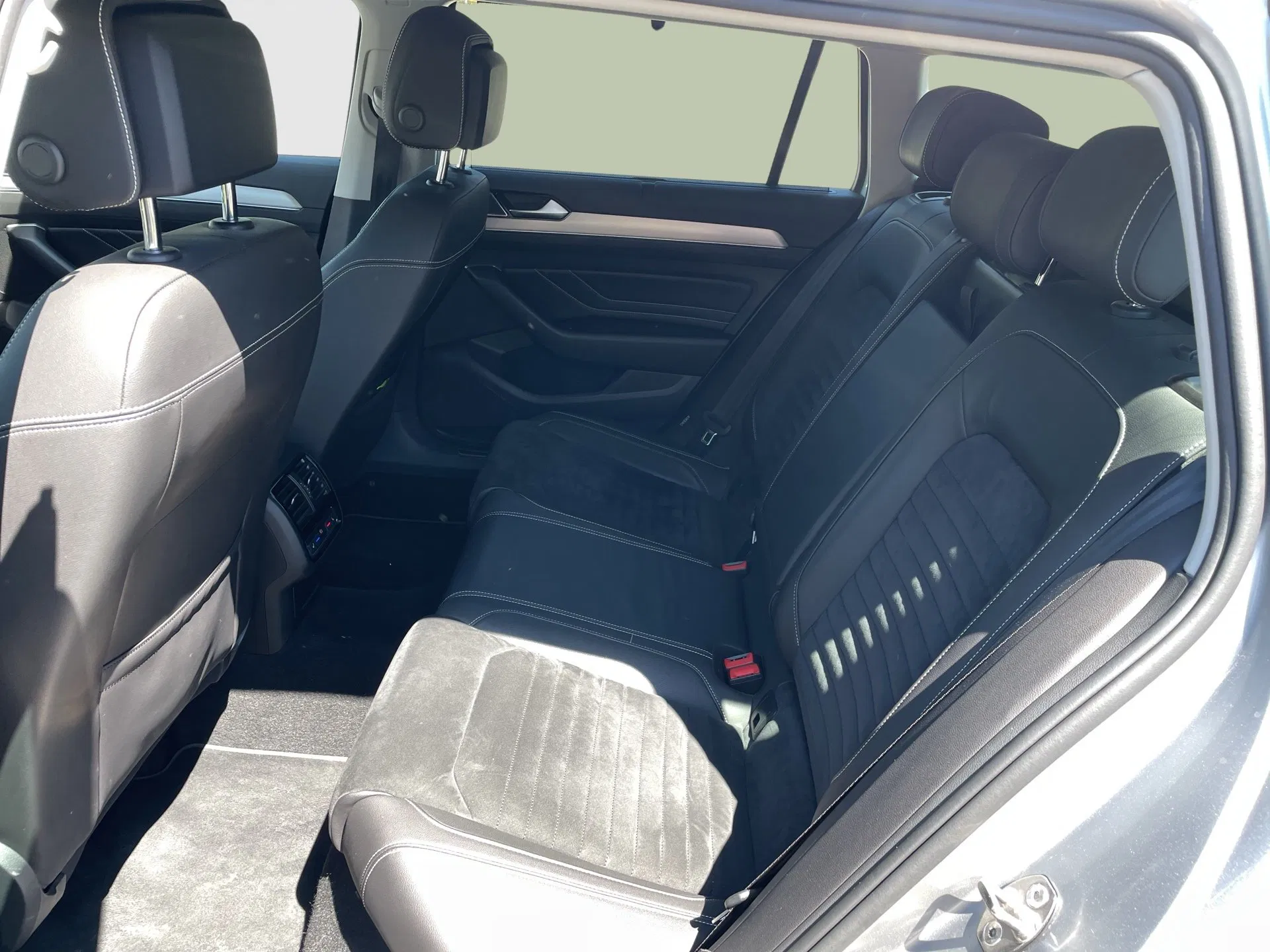 VW Passat Variant 2.0 TDI BMT Elegance | Bild 20 von 31