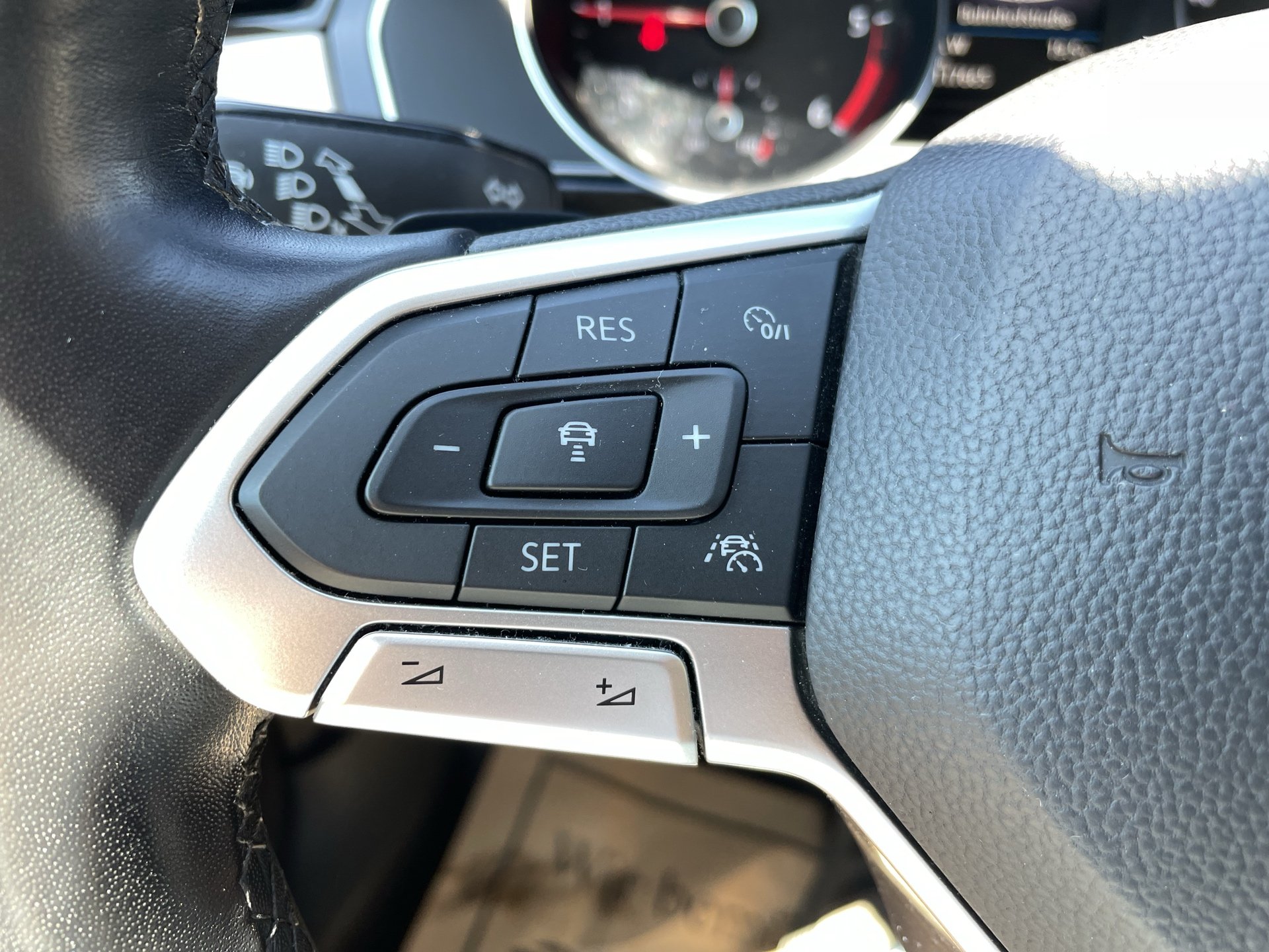 VW Passat Variant 2.0 TDI BMT Elegance | Bild 9 von 31