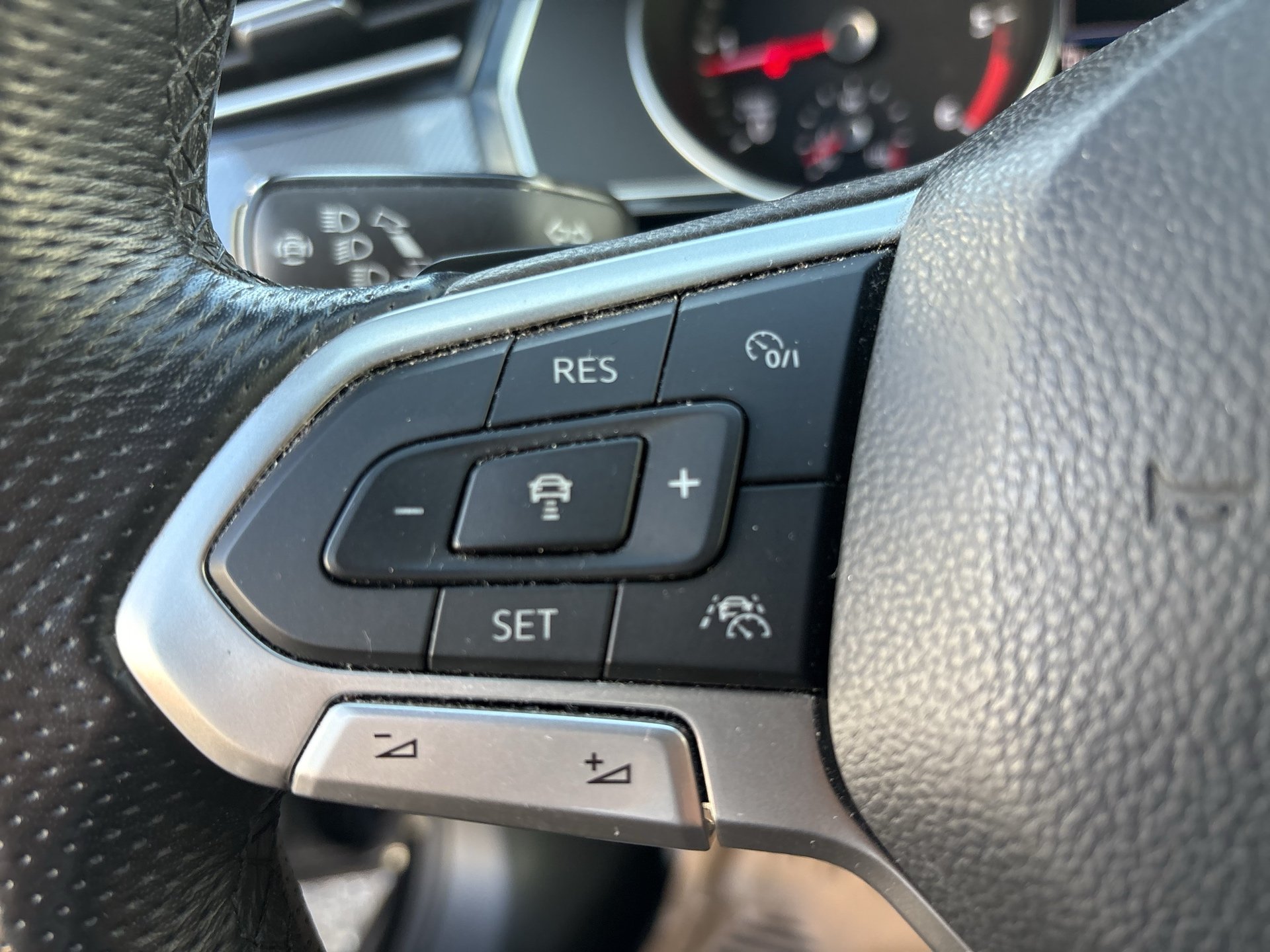 VW Passat Variant 2.0 TDI 4Motion BMT Business | Bild 13 von 23