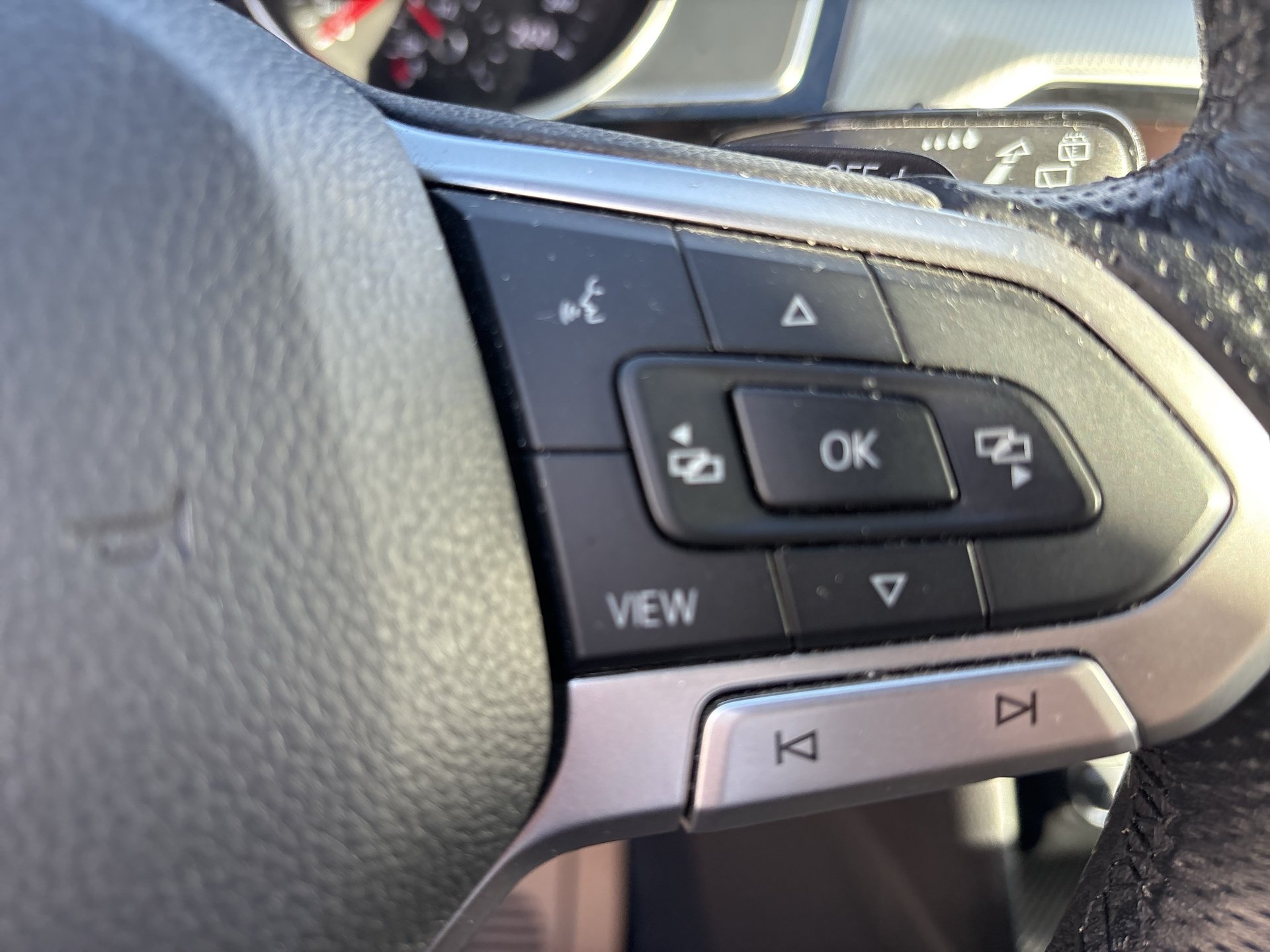 VW Passat Variant 2.0 TDI 4Motion BMT Business | Bild 14 von 23