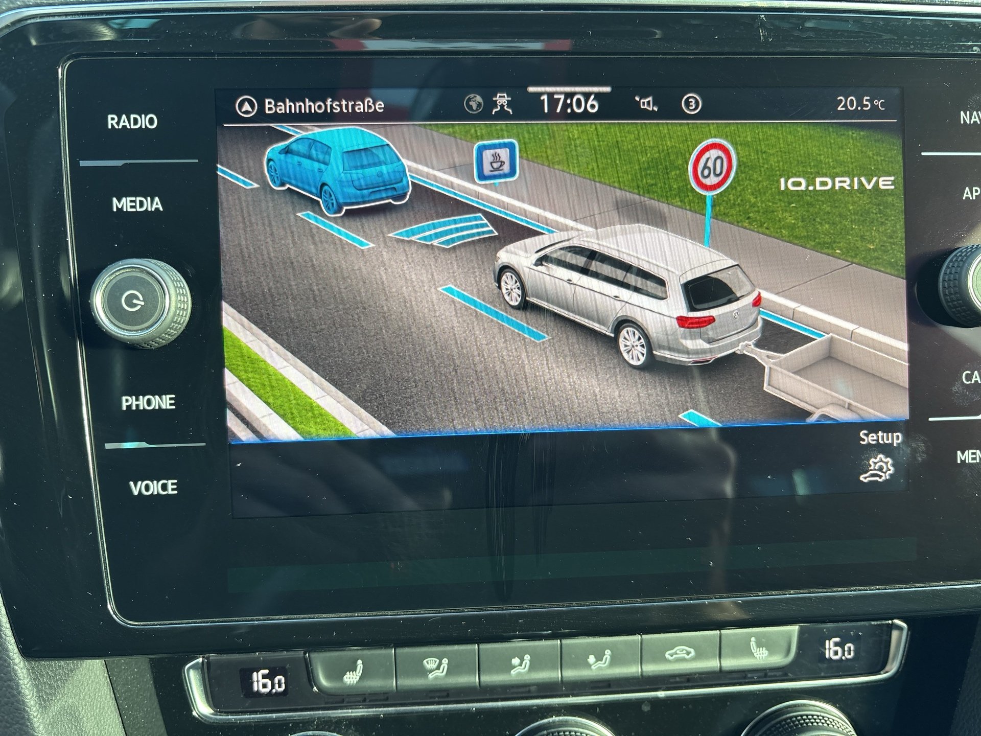 VW Passat Variant 2.0 TDI 4Motion BMT Business | Bild 16 von 23