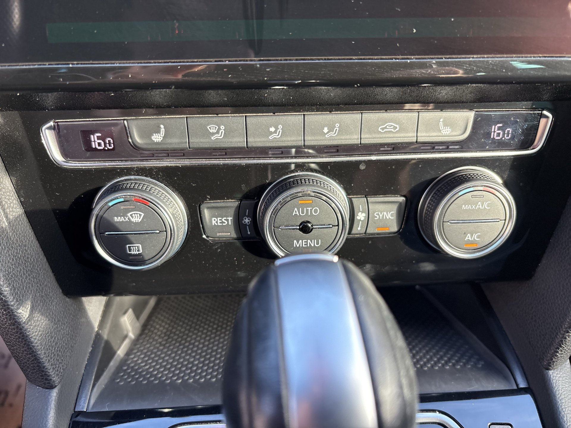 VW Passat Variant 2.0 TDI 4Motion BMT Business | Bild 17 von 23