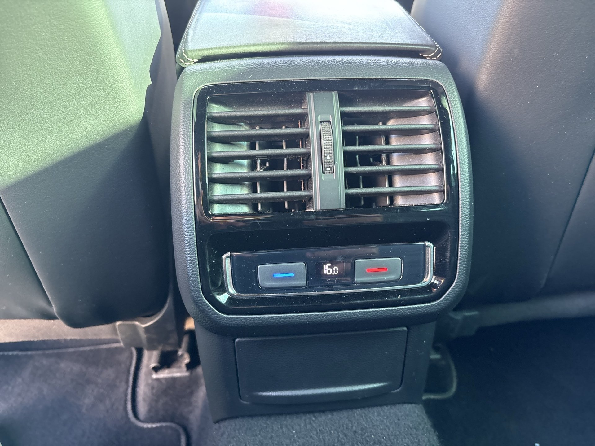 VW Passat Variant 2.0 TDI 4Motion BMT Business | Bild 21 von 23