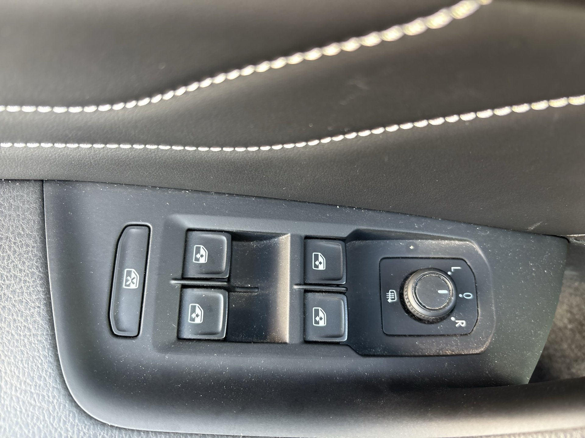 VW Passat Variant 2.0 TDI 4Motion BMT Business | Bild 8 von 23