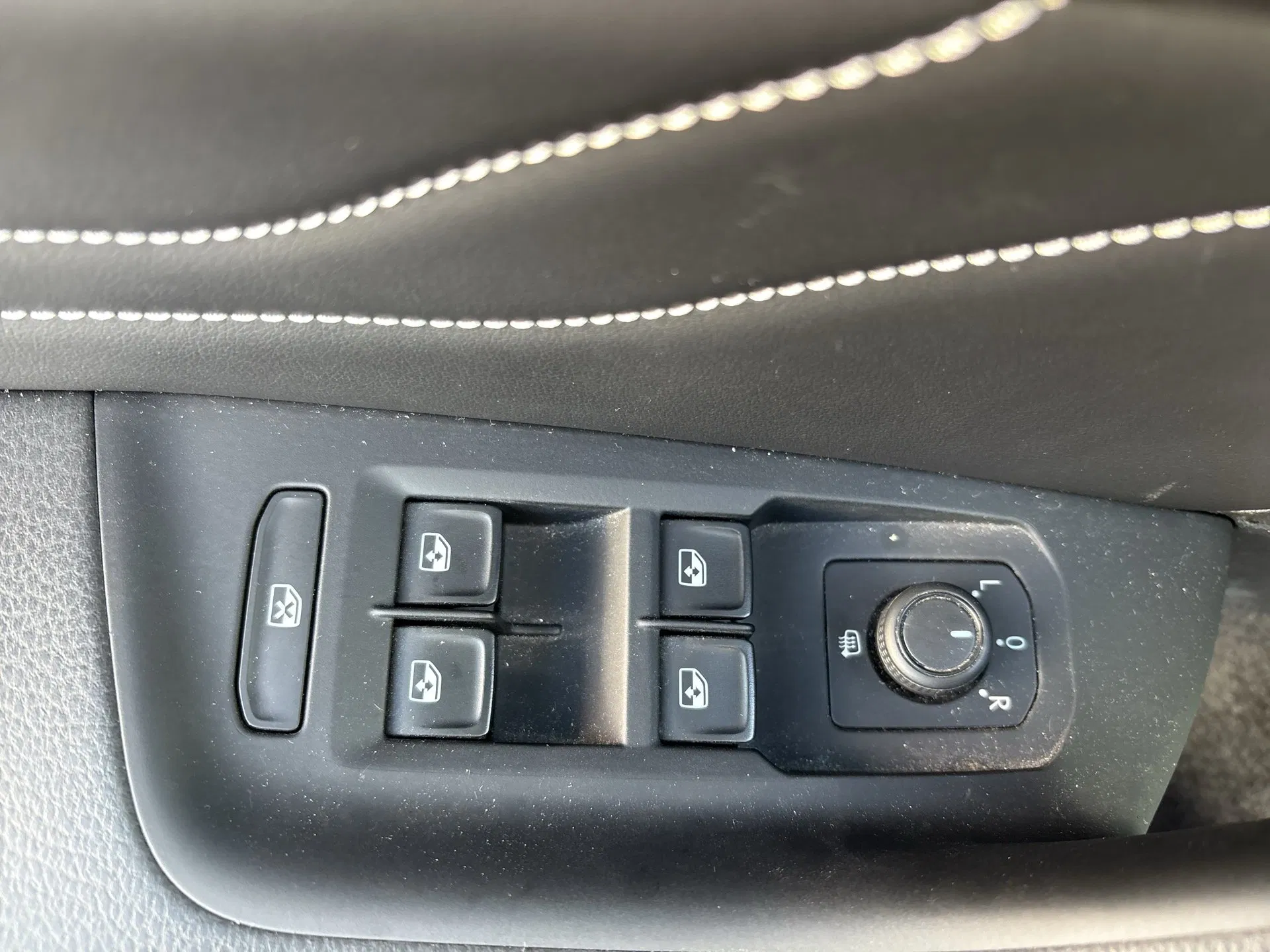 VW Passat Variant 2.0 TDI 4Motion BMT Business | Bild 8 von 23