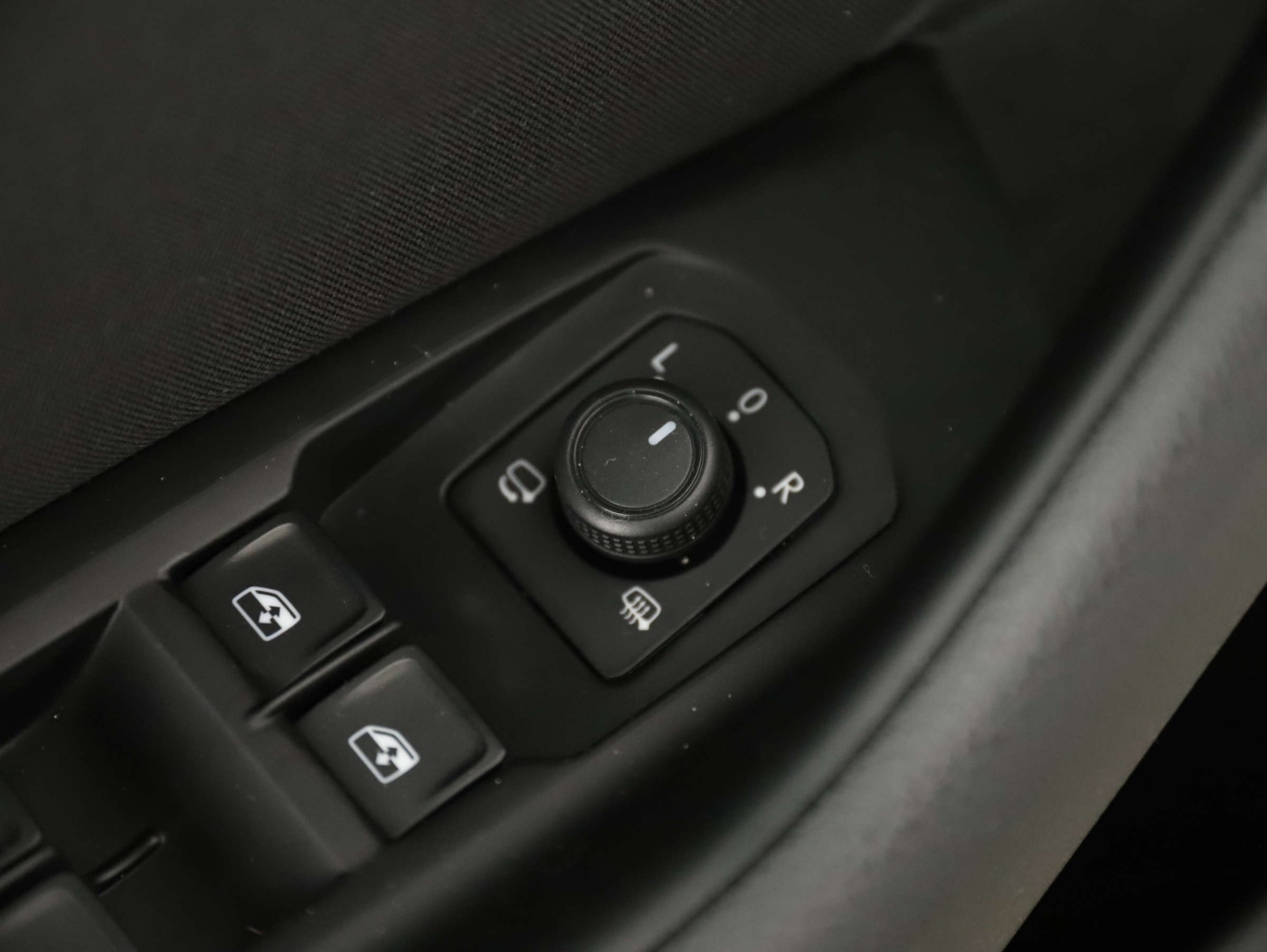 VW Passat Variant 1.5 TSI BMT Business | Bild 11 von 26