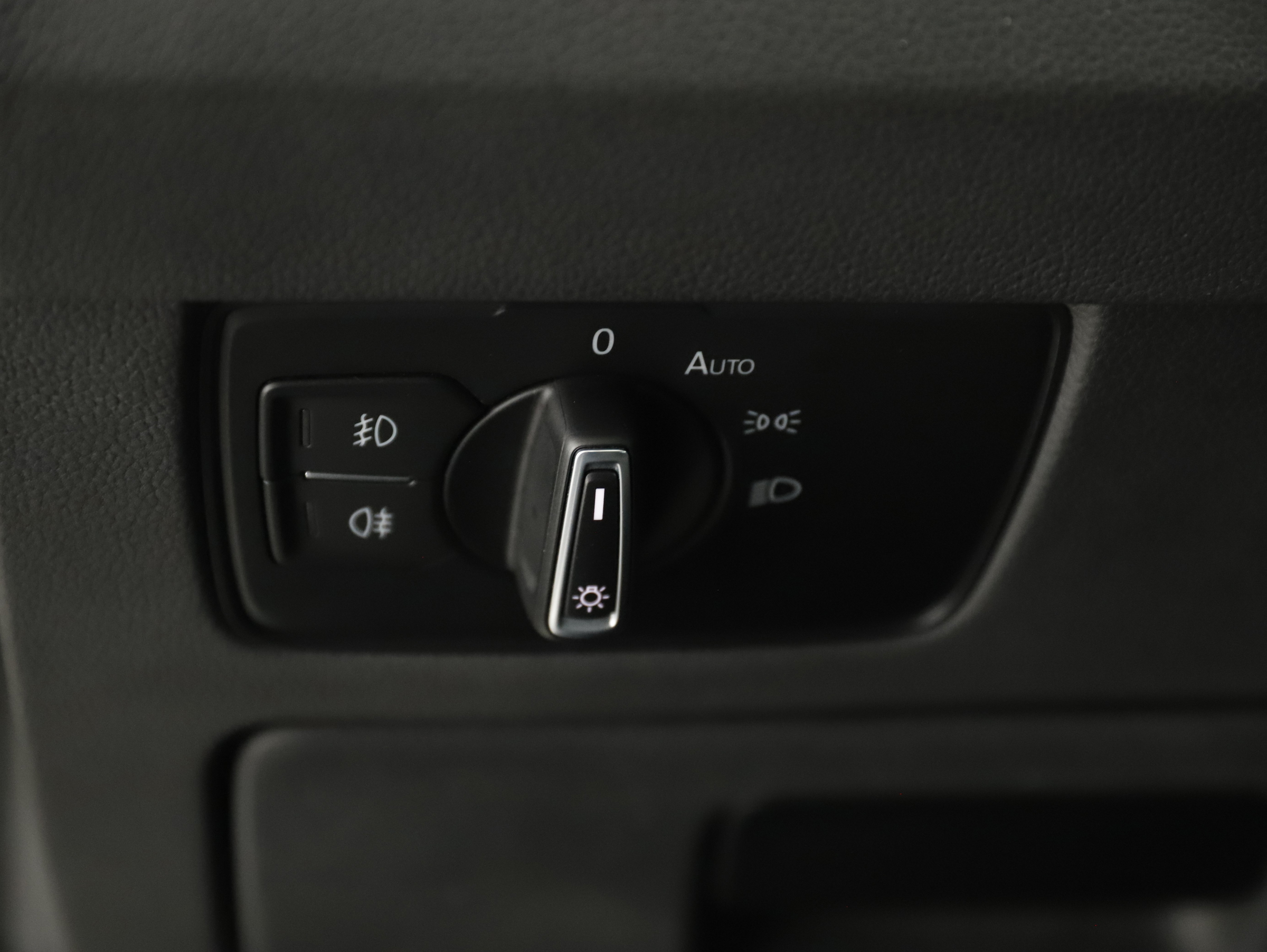 VW Passat Variant 1.5 TSI BMT Business | Bild 12 von 26