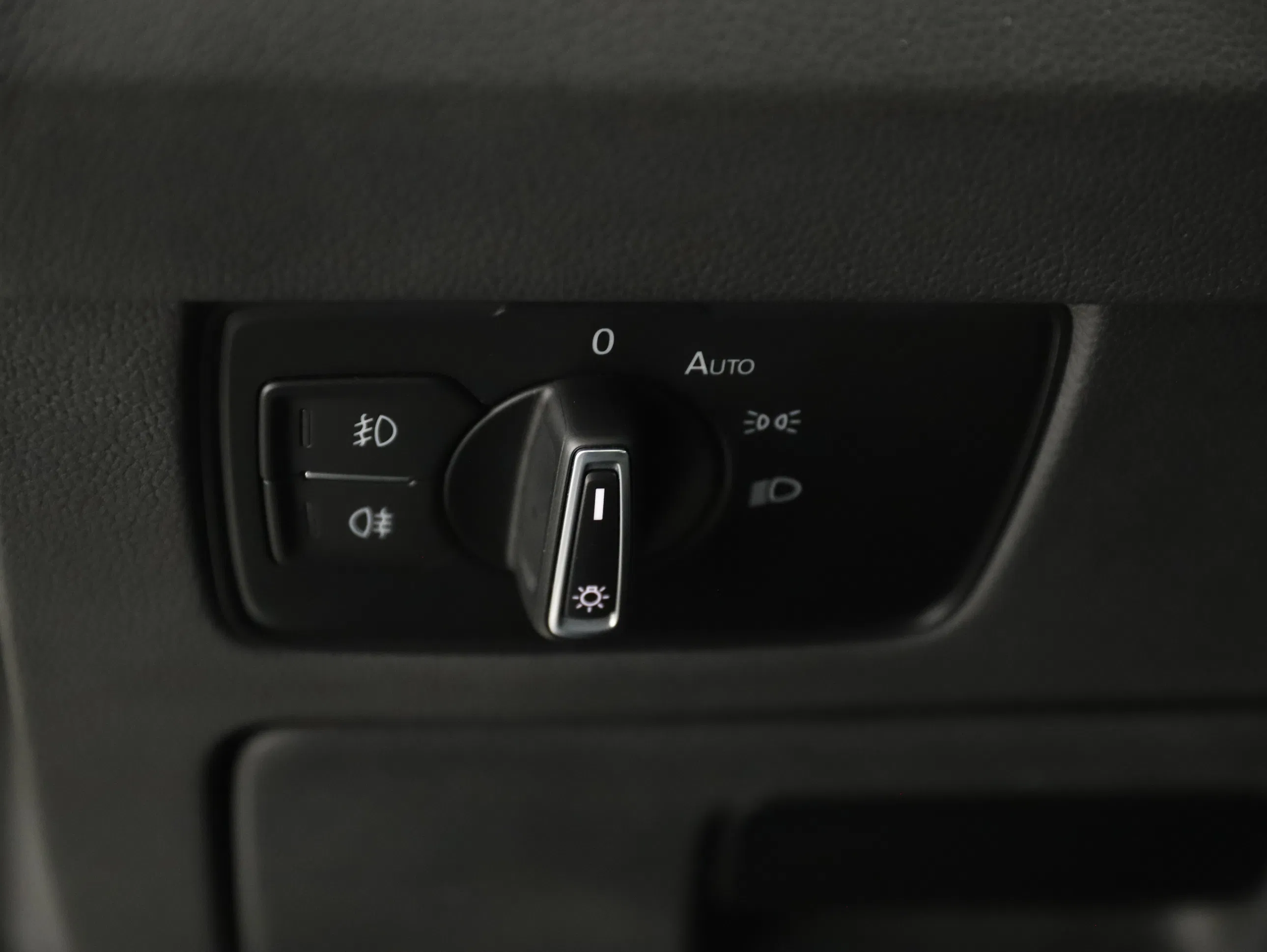 VW Passat Variant 1.5 TSI BMT Business | Bild 12 von 26