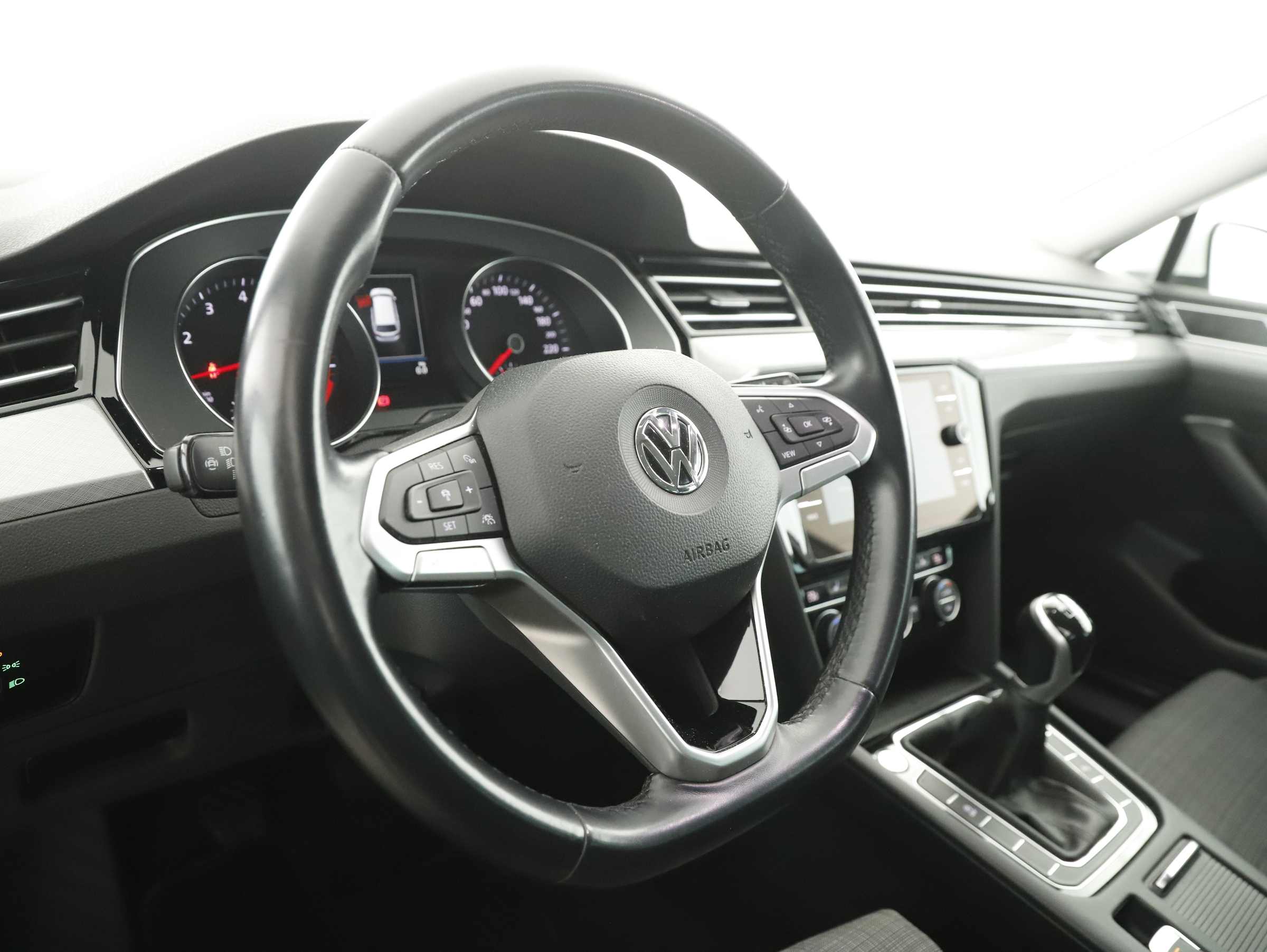 VW Passat Variant 1.5 TSI BMT Business | Bild 16 von 26