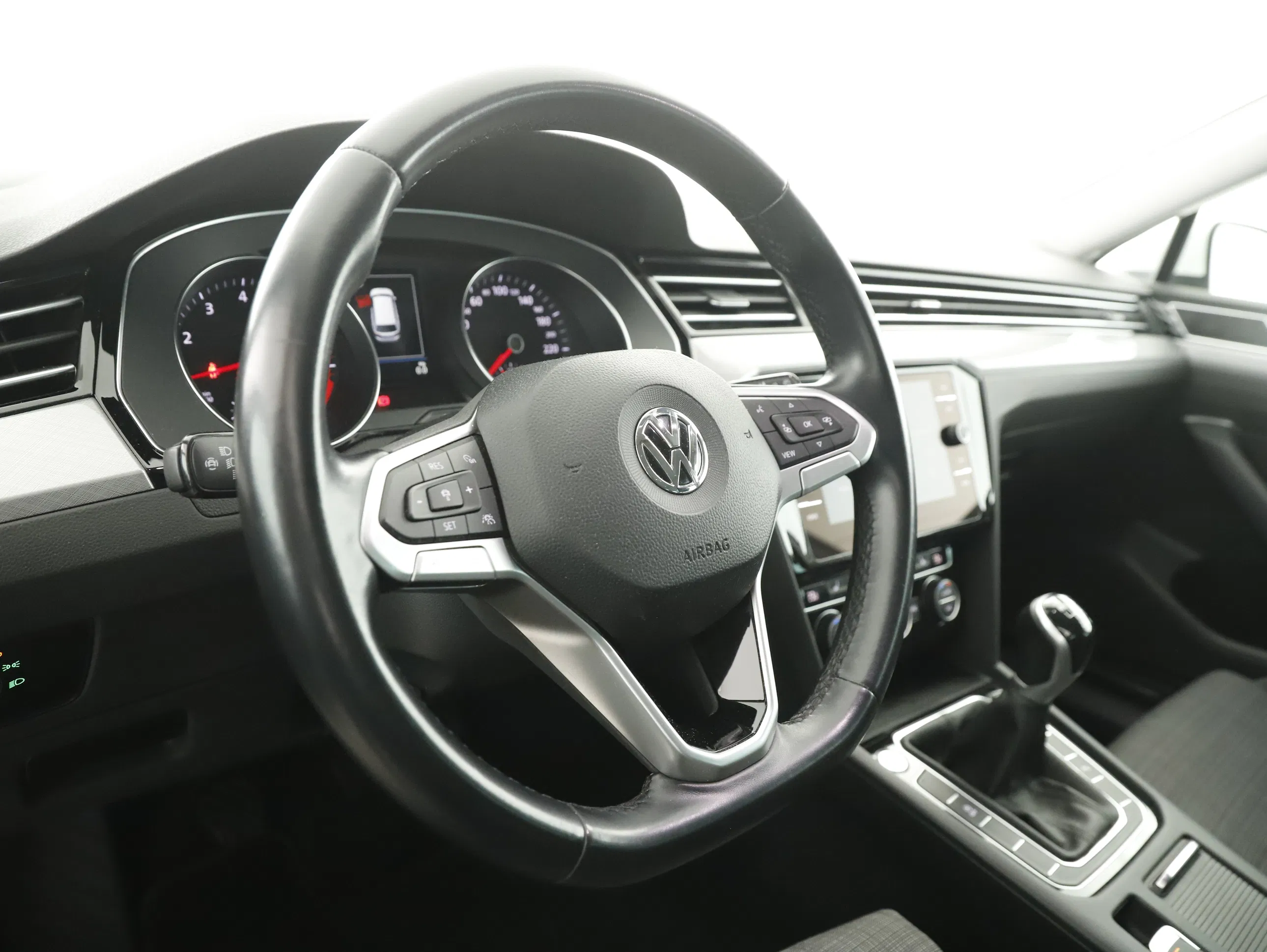 VW Passat Variant 1.5 TSI BMT Business | Bild 16 von 26