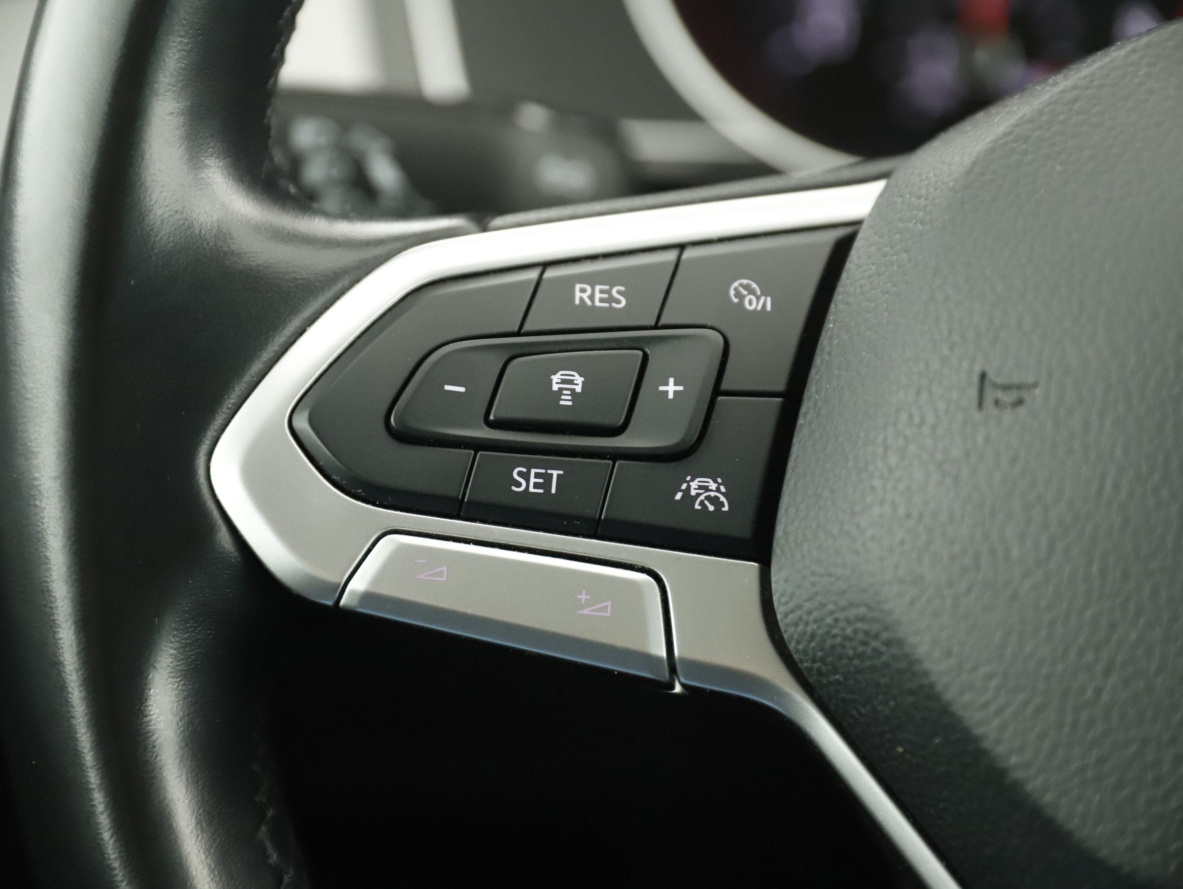 VW Passat Variant 1.5 TSI BMT Business | Bild 17 von 26