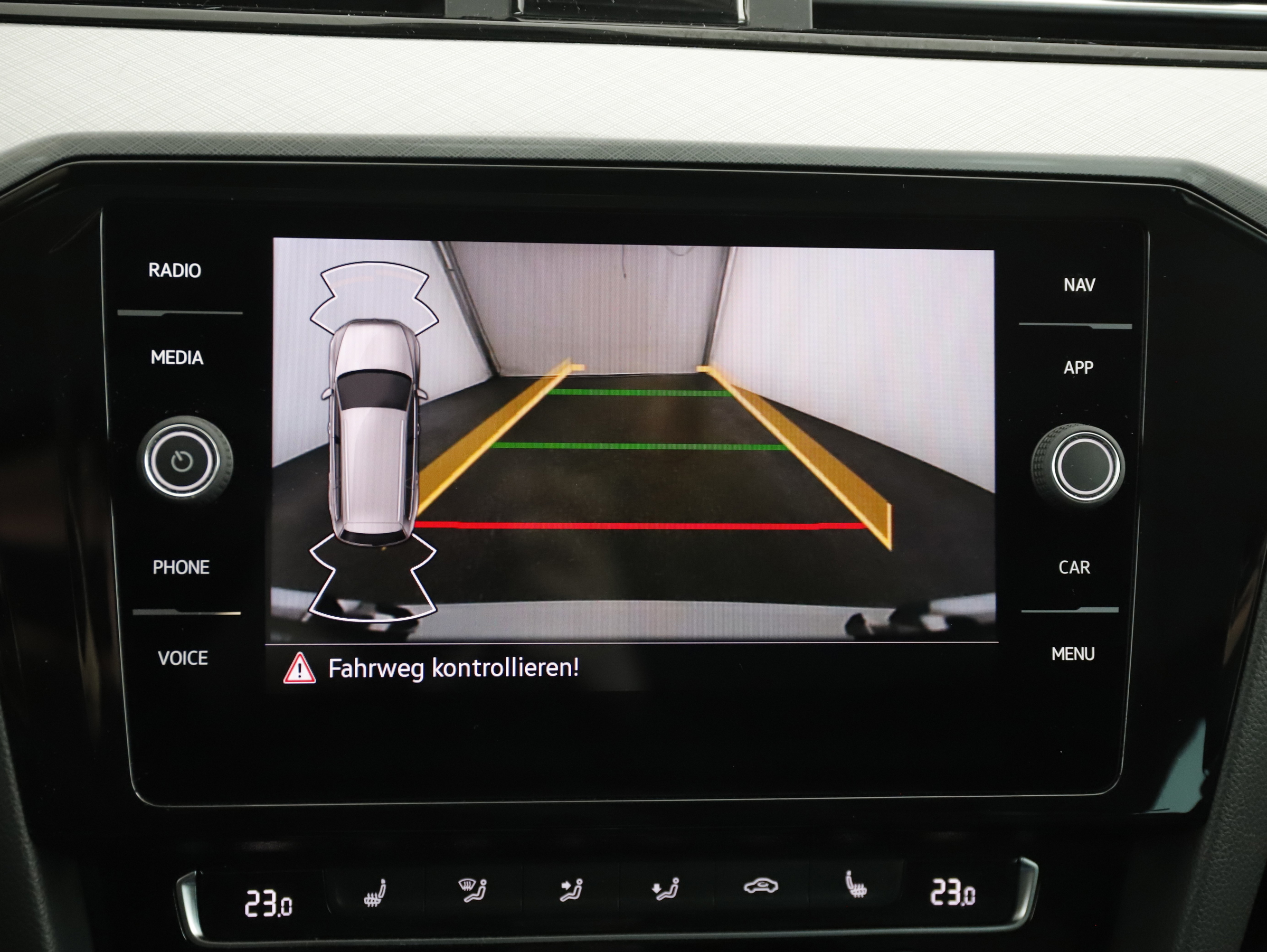 VW Passat Variant 1.5 TSI BMT Business | Bild 21 von 26