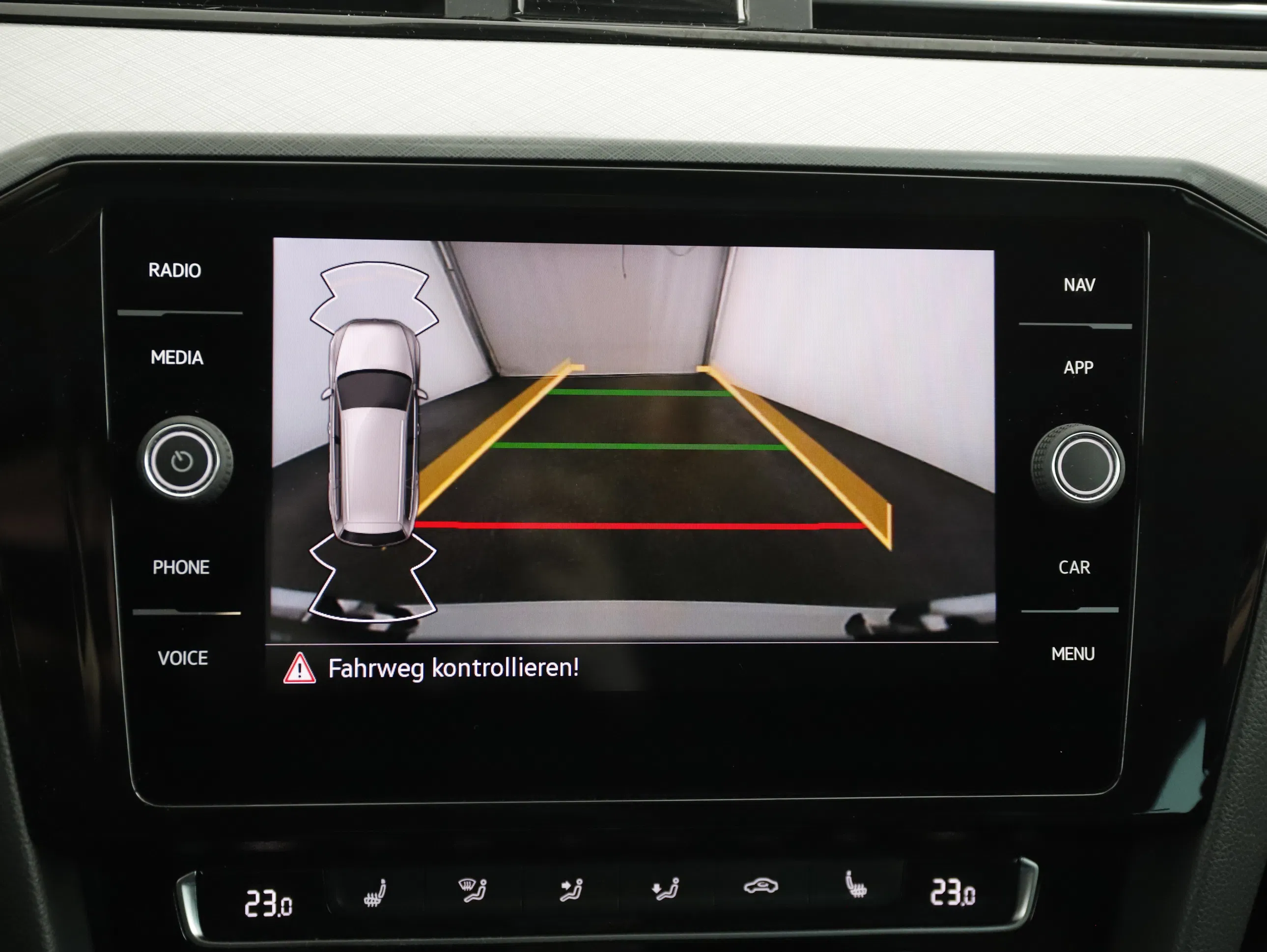 VW Passat Variant 1.5 TSI BMT Business | Bild 21 von 26