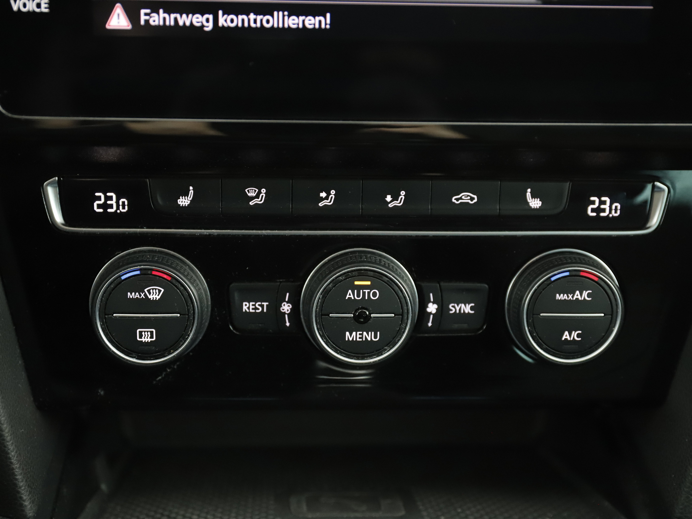 VW Passat Variant 1.5 TSI BMT Business | Bild 22 von 26