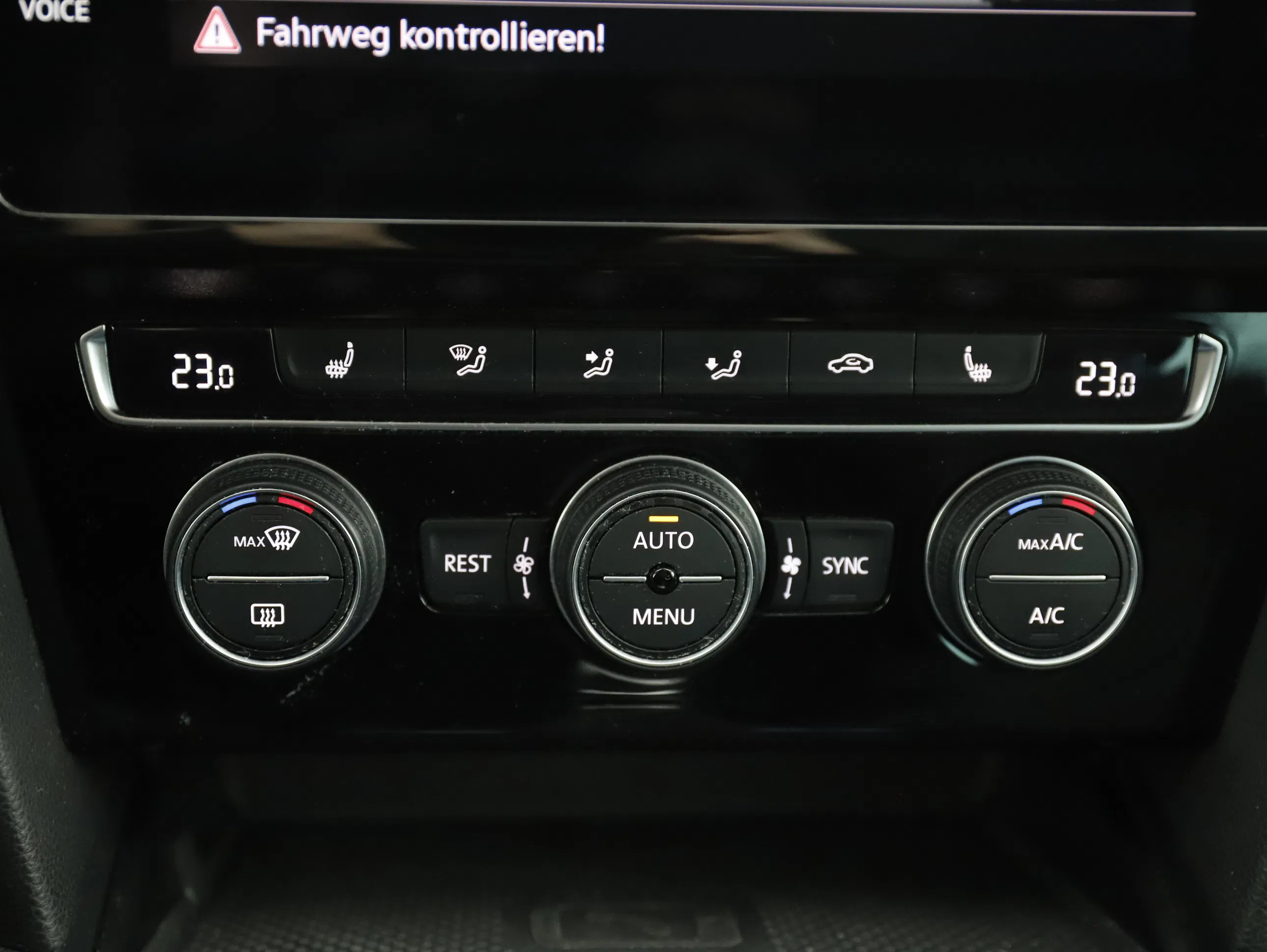 VW Passat Variant 1.5 TSI BMT Business | Bild 22 von 26