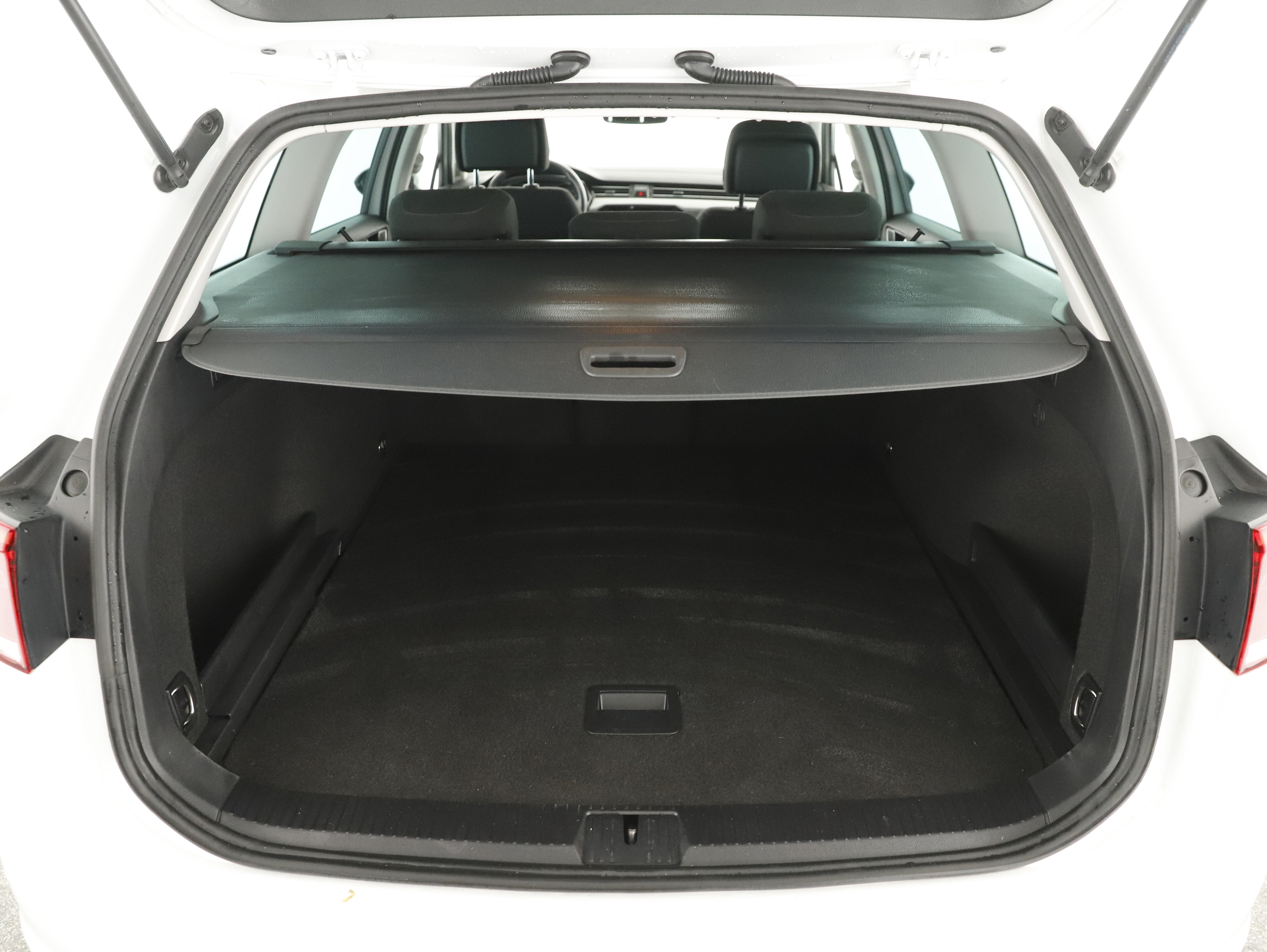 VW Passat Variant 1.5 TSI BMT Business | Bild 25 von 26