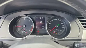 VW Passat Lim. 1.6 TDI | Thumbnail 13 von 22