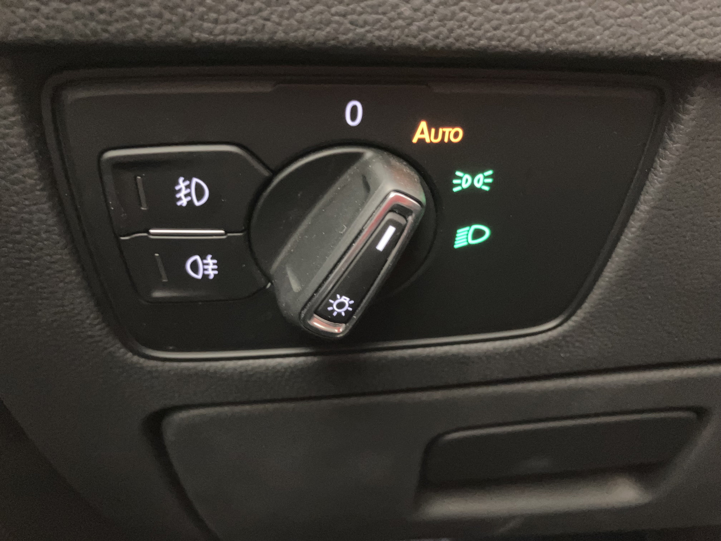 VW Passat 1.6 TDI BMT Business | Bild 11 von 31